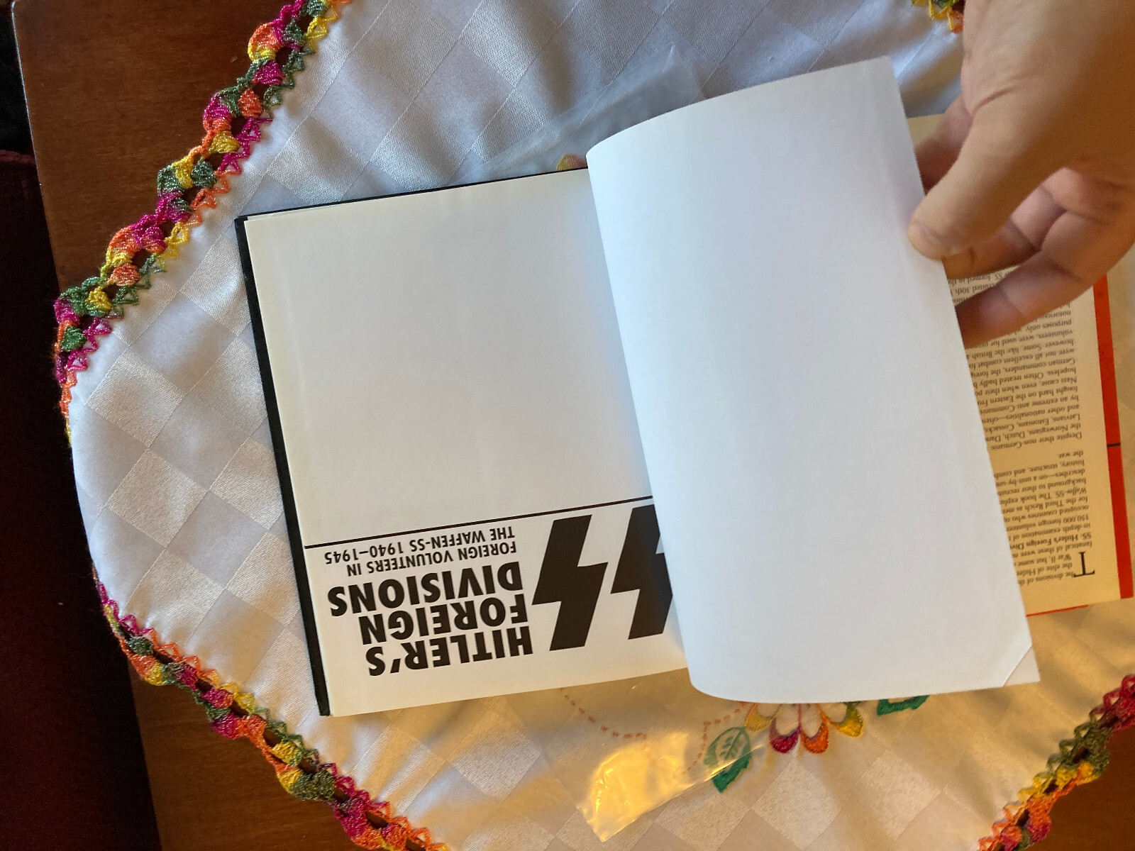 CHRIS BISHOP Hitler’s Foreign Divisions 1940 SS Volunteers ©2005 Amber Books Ltd