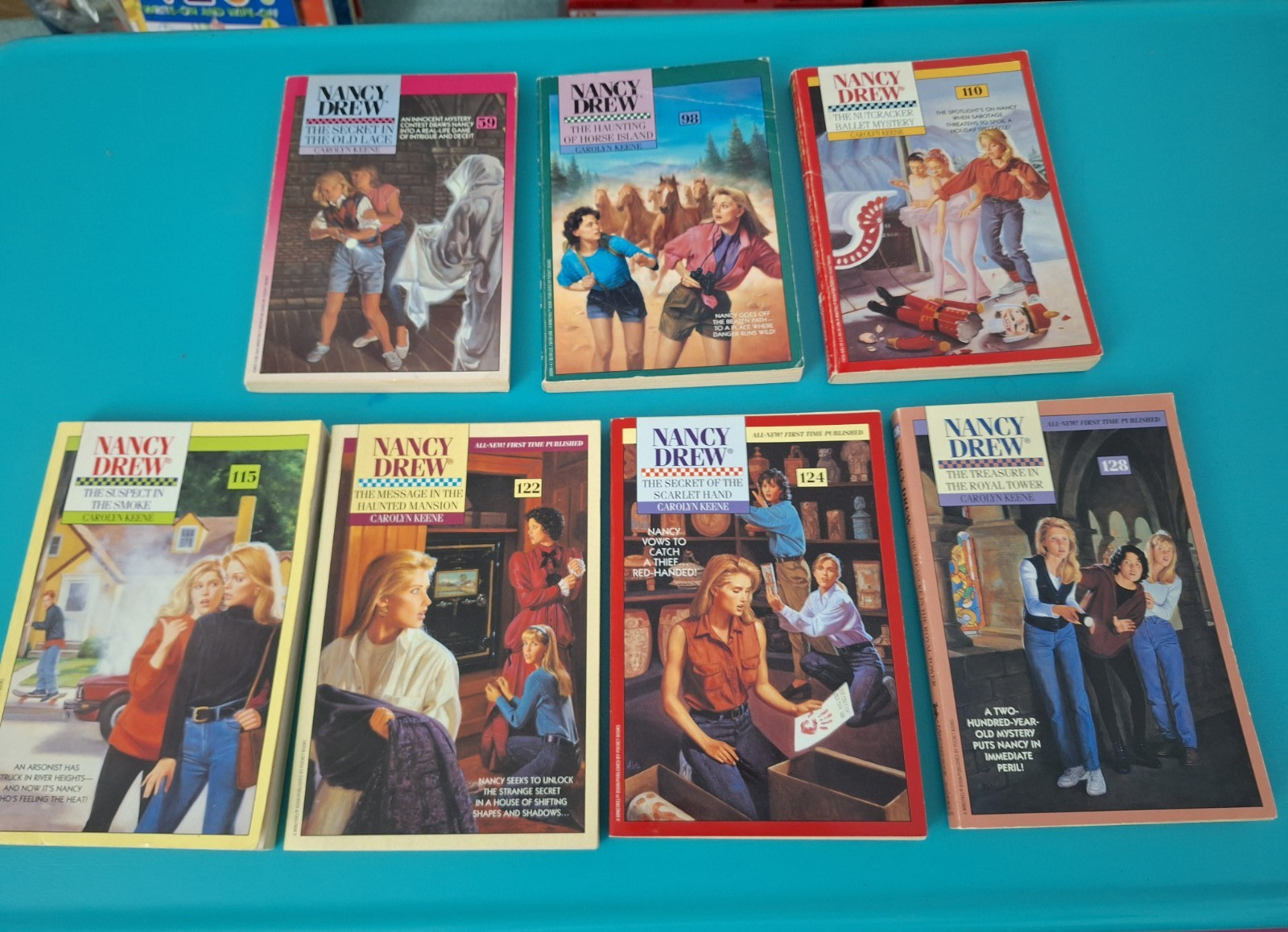 Lot of 21 Nancy Drew books, very good condition