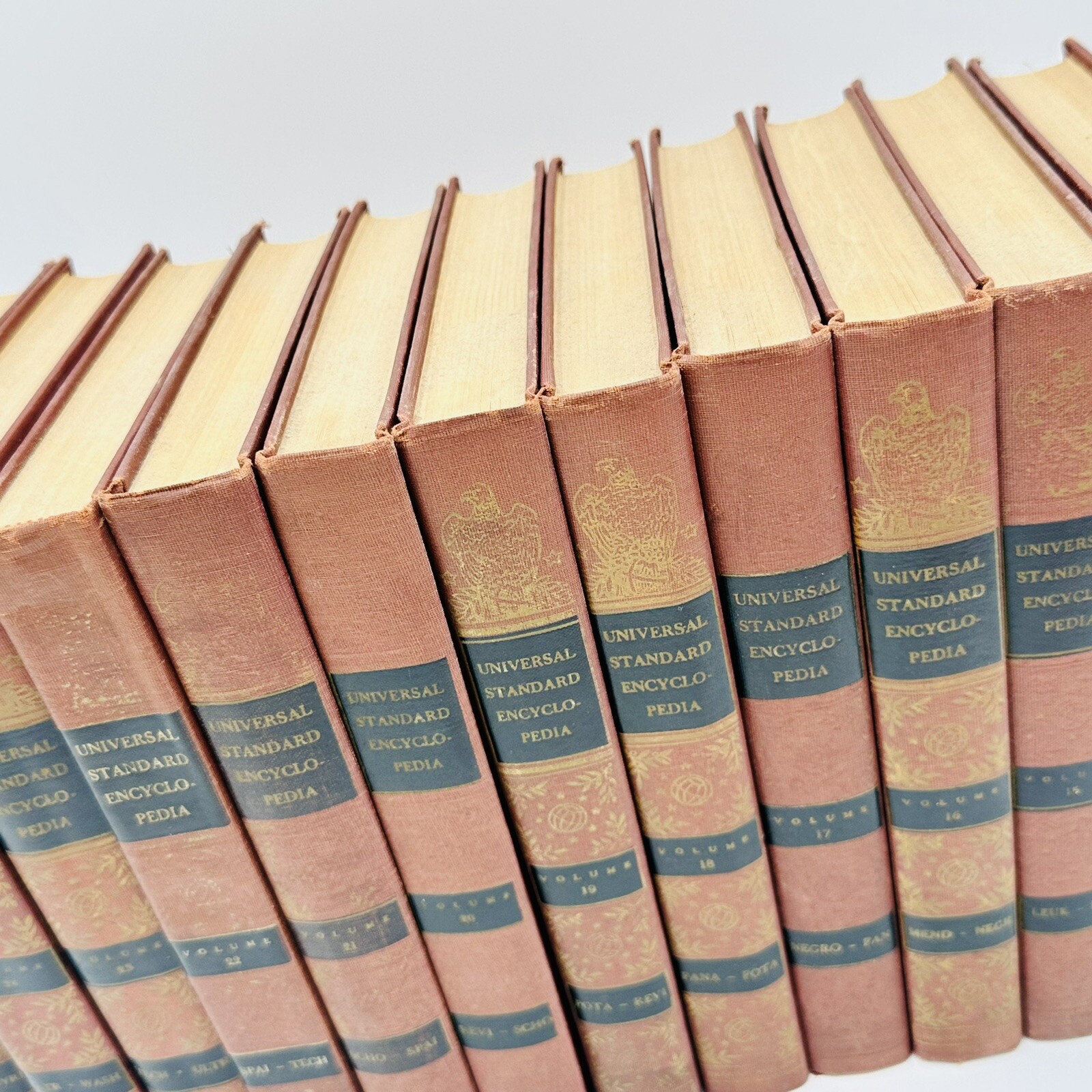 Universal Standard Encyclopedia Complete Set Volumes 2-25 (FC79-4-R)