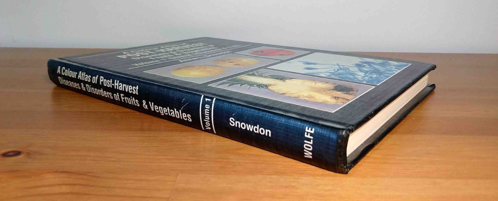 A Colour Atlas of Post Harvest Diseases & Disorders of Fruits & Vegetables Vol 1