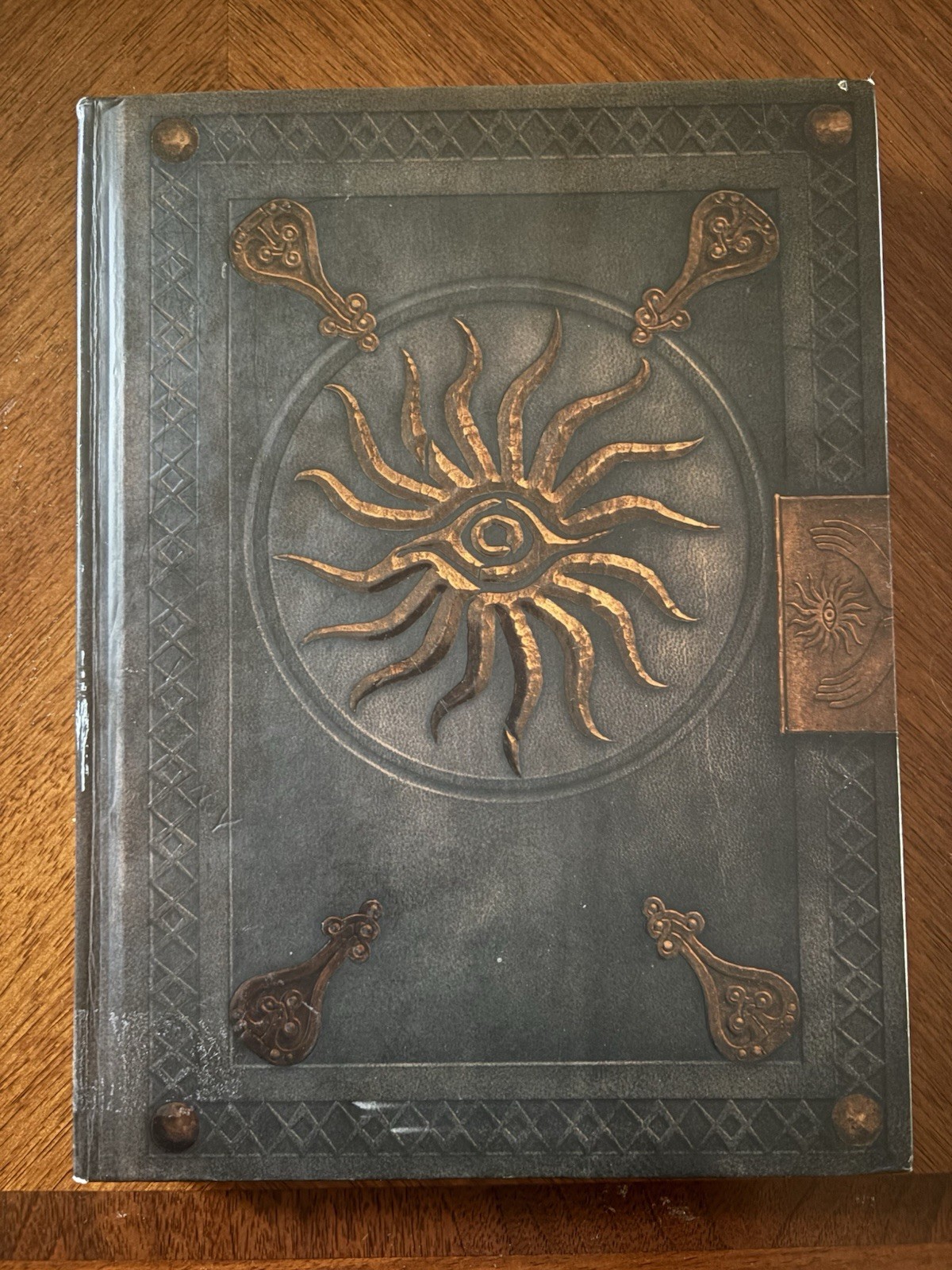 Dragon Age II Collector’s Edition Hardback Official Strategy Game Guide