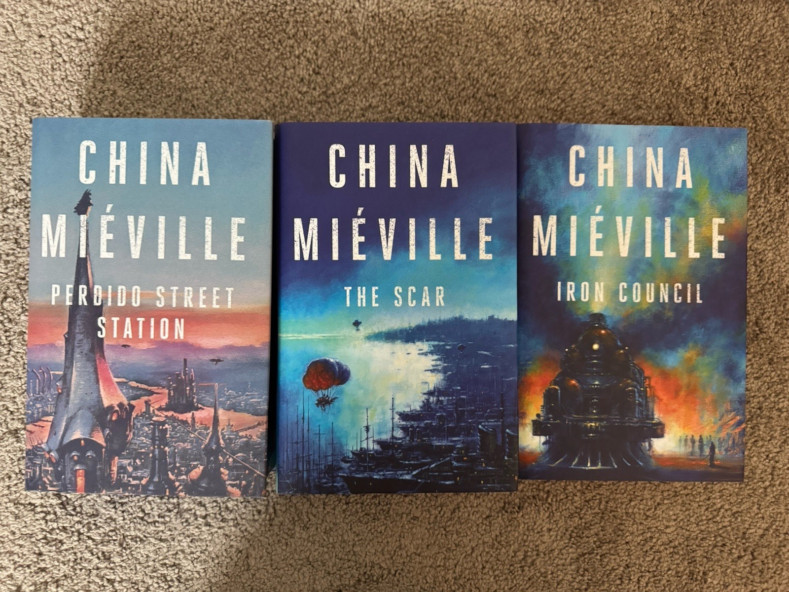 Perdido Street Station Broken Binding SIGNED China Mieville Limited Sprayed Edge