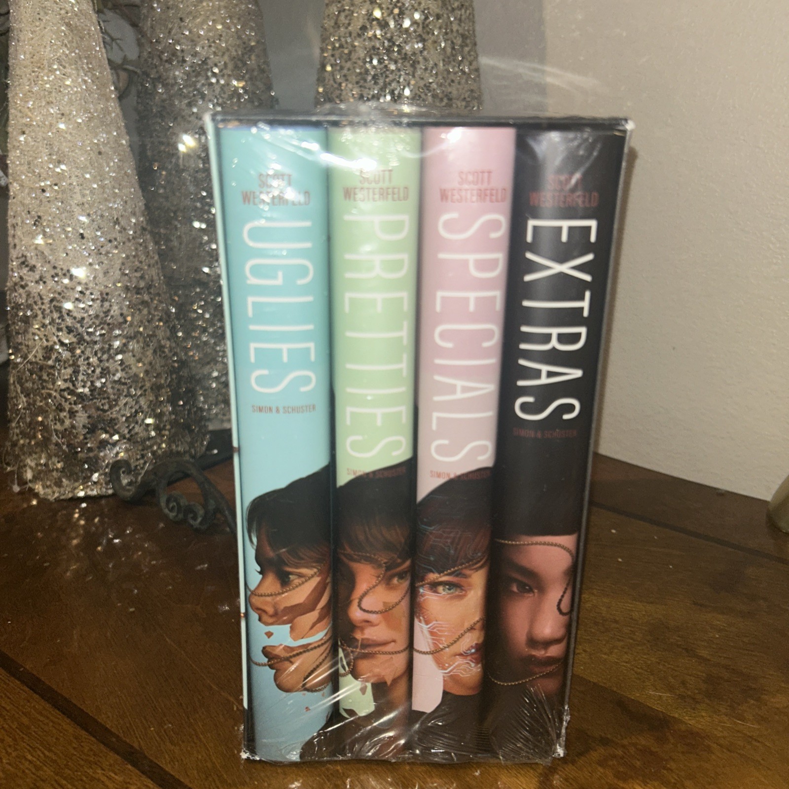 Scott Westerfeld Uglies Hardcover Box Set: Uglies Pretties Specials Extras