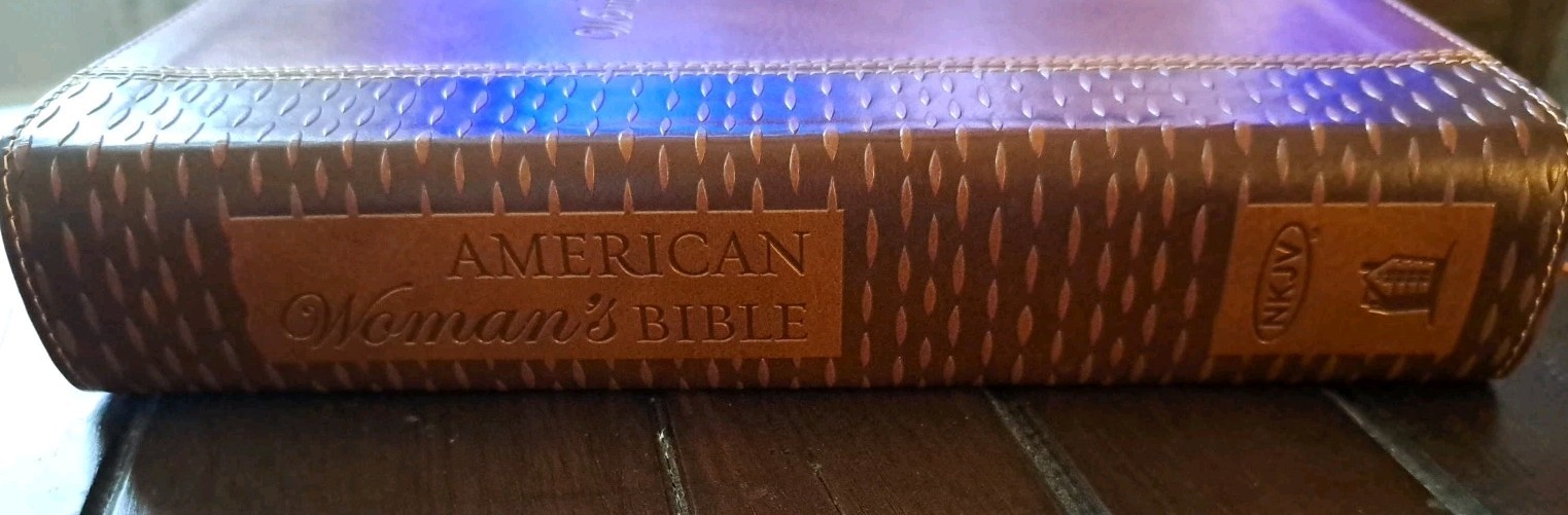NKJV, American Woman’s Bible, Leathersoft, Brown, 2016 – LIKE NEW