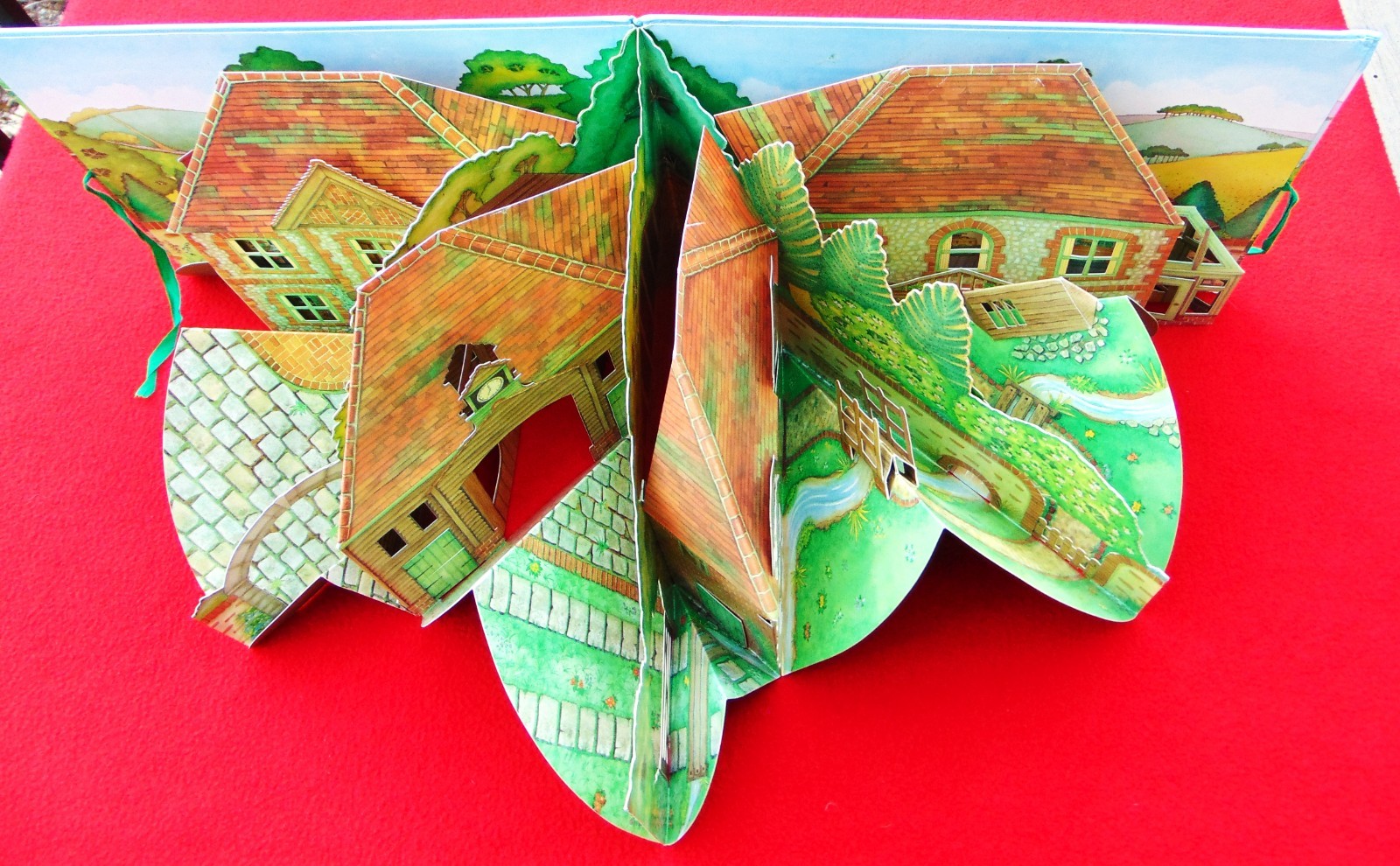 VINTAGE 1993 ~ A VICTORIAN FARM HOUSE~HARDBACK POPUP BOOK ~ by Bateson & Lelie