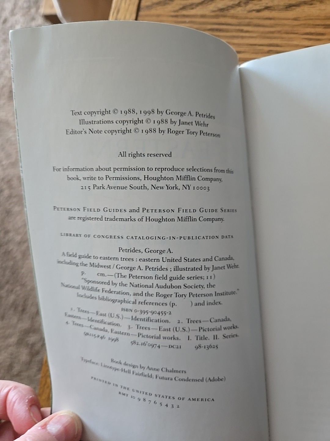 A Peterson Field Guide To Eastern Trees: Eastern United States – 1988