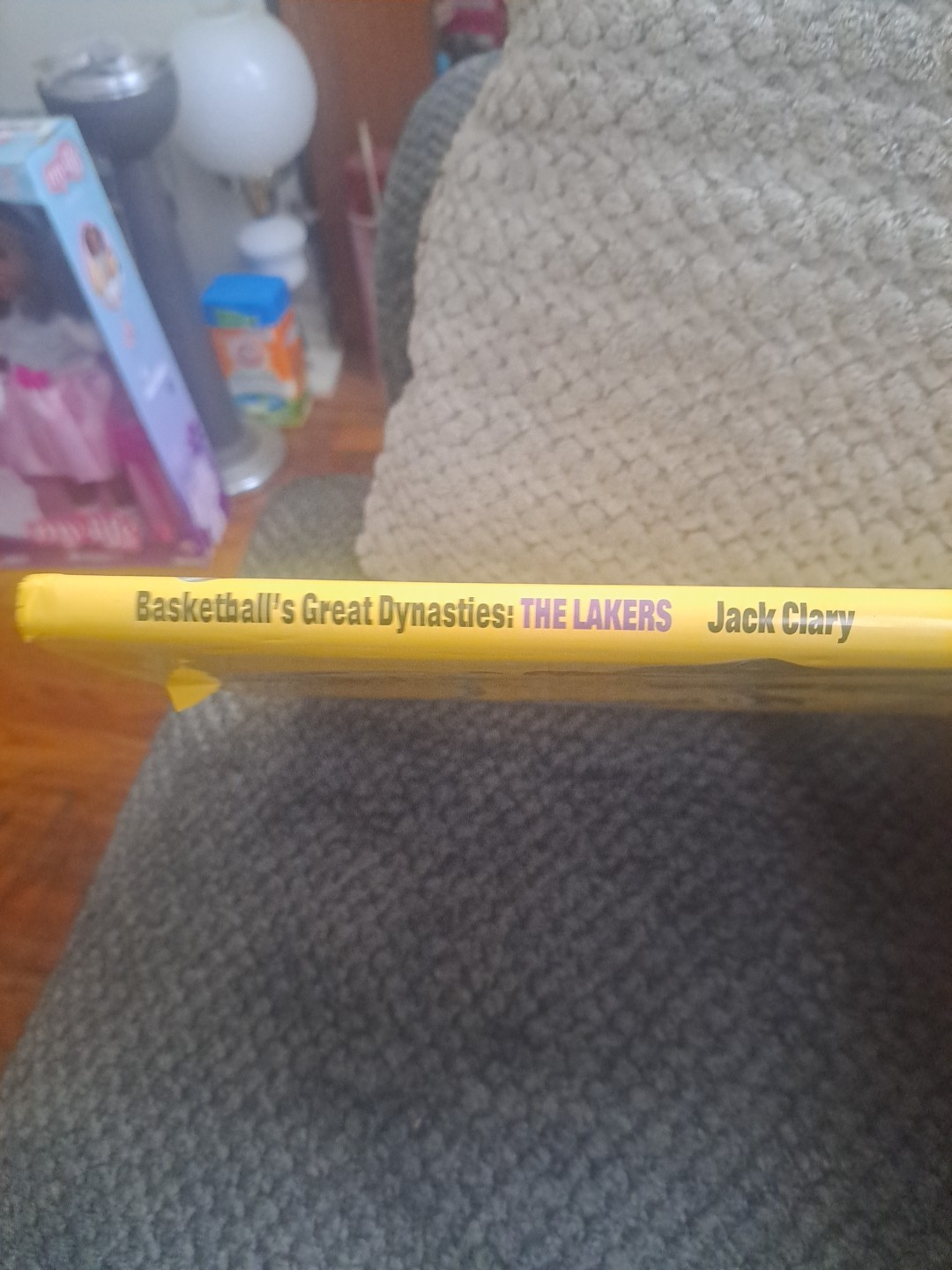 Basketball’s Great Dynasties The Lakers Book Jack Clary 1992 77 Pages Pre-owned