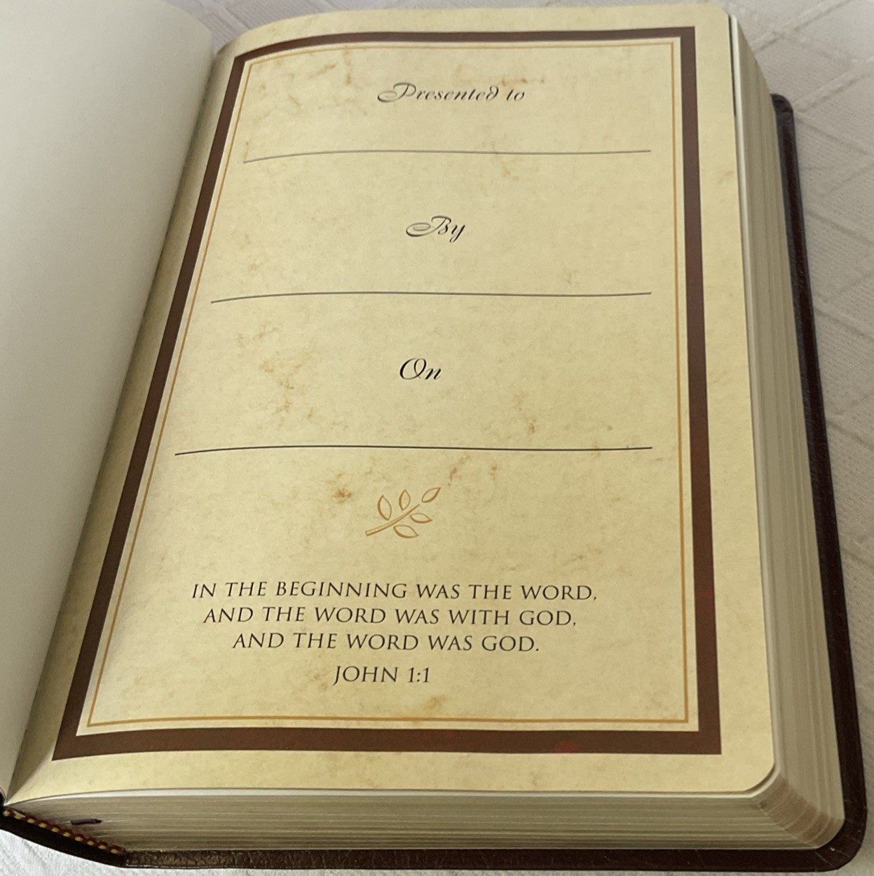 THE KNOWING JESUS STUDY BIBLE. NIB. Burgundy Leather. Free Shipping.