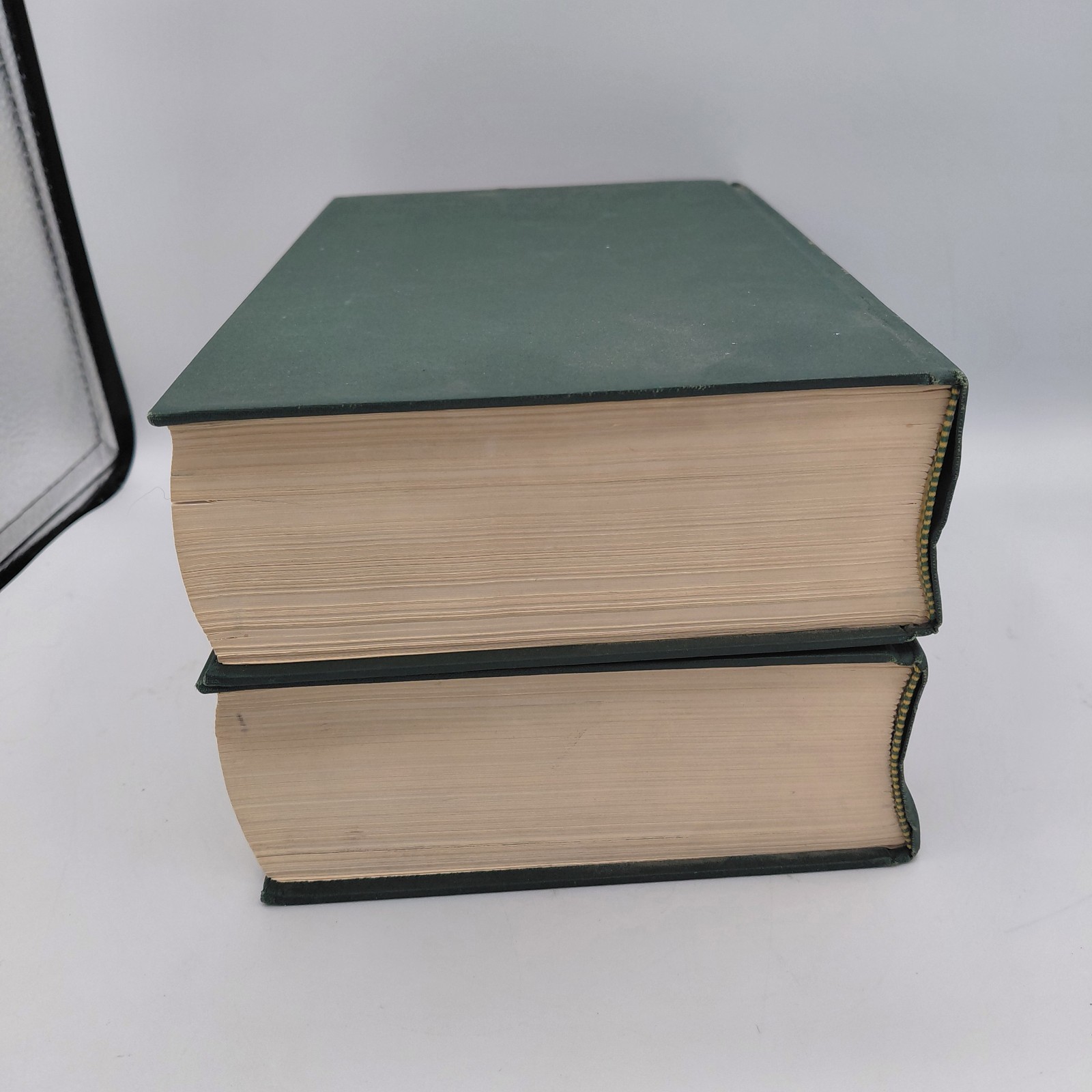 Complete In 2 Volumes MATTHEW HENRYS COMMENTARY ON THE WHOLE BIBLE REVELL BOOKS