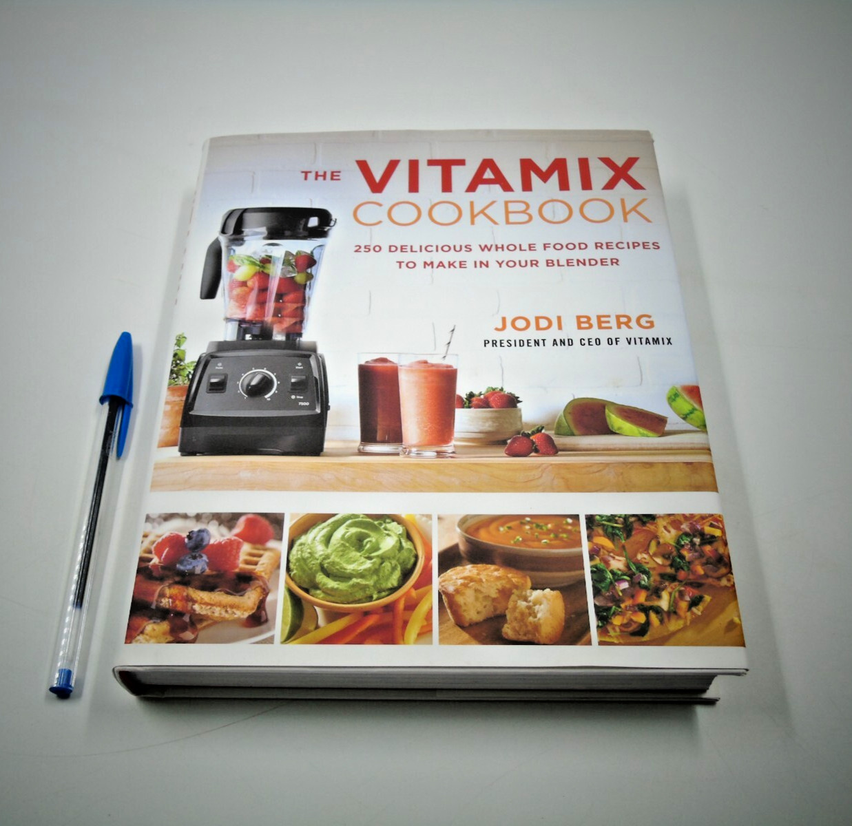 The Vitamix Cookbook: Over 200 delicious whole food recipes By Jody Berg 1st Ed