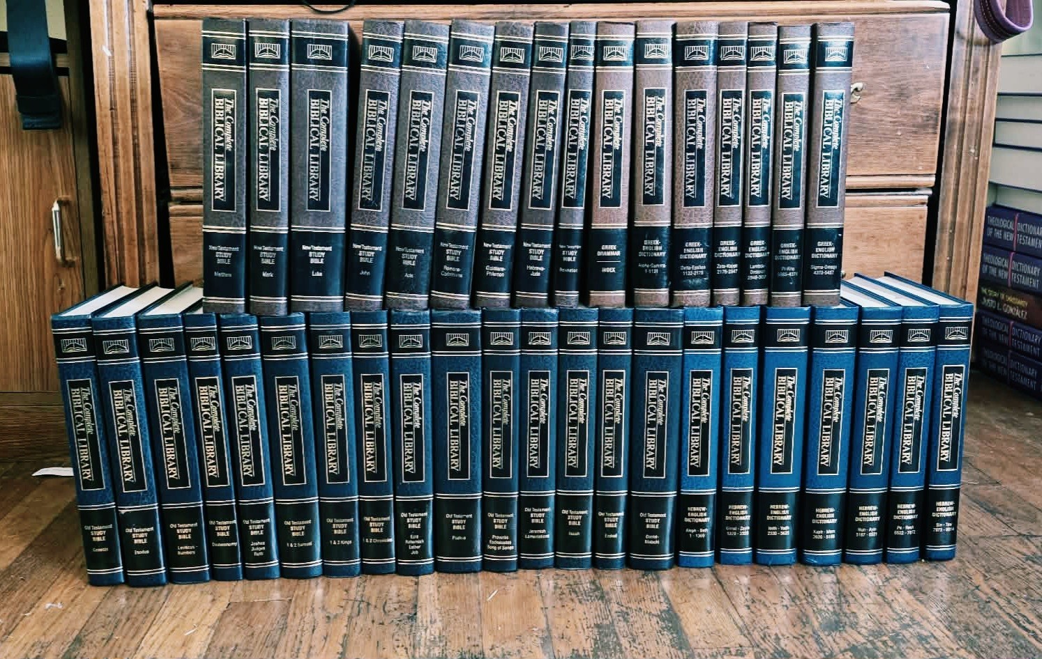 OBO THE COMPLETE BIBLICAL LIBRARY Complete 39-Vol Set O. & N. Testaments, VG HC