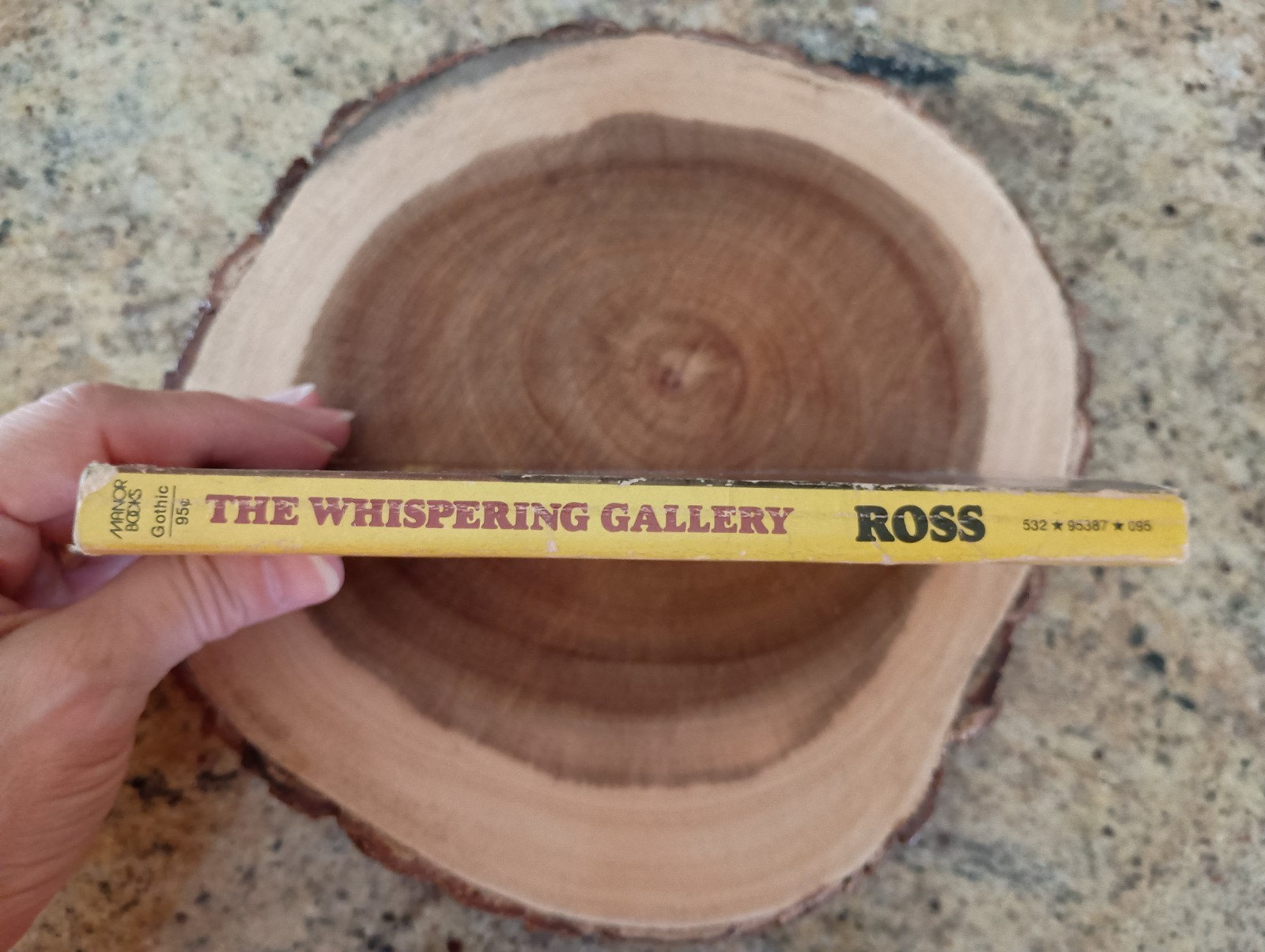 The Whispering Gallery – W.E.D. Ross (Manor Books, An Easy Read Gothic Romance)