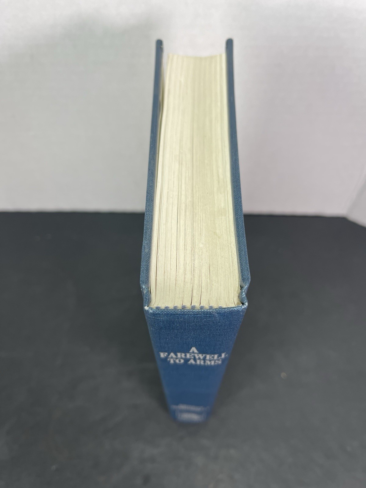 A Farewell to Arms. By Ernest Hemingway – 1998 – Hardcover, Dust Jacket