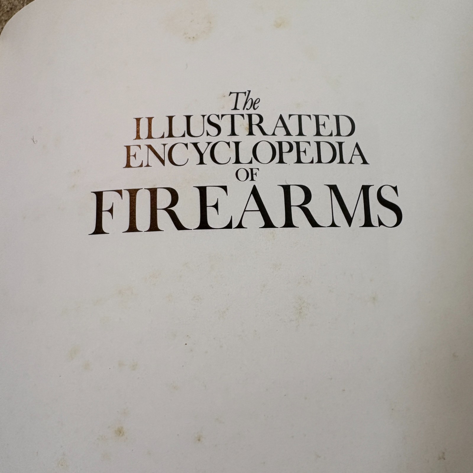The Illustrated Encyclopedia of Firearms, Ian V. Hogg, Hardcover Book 1988