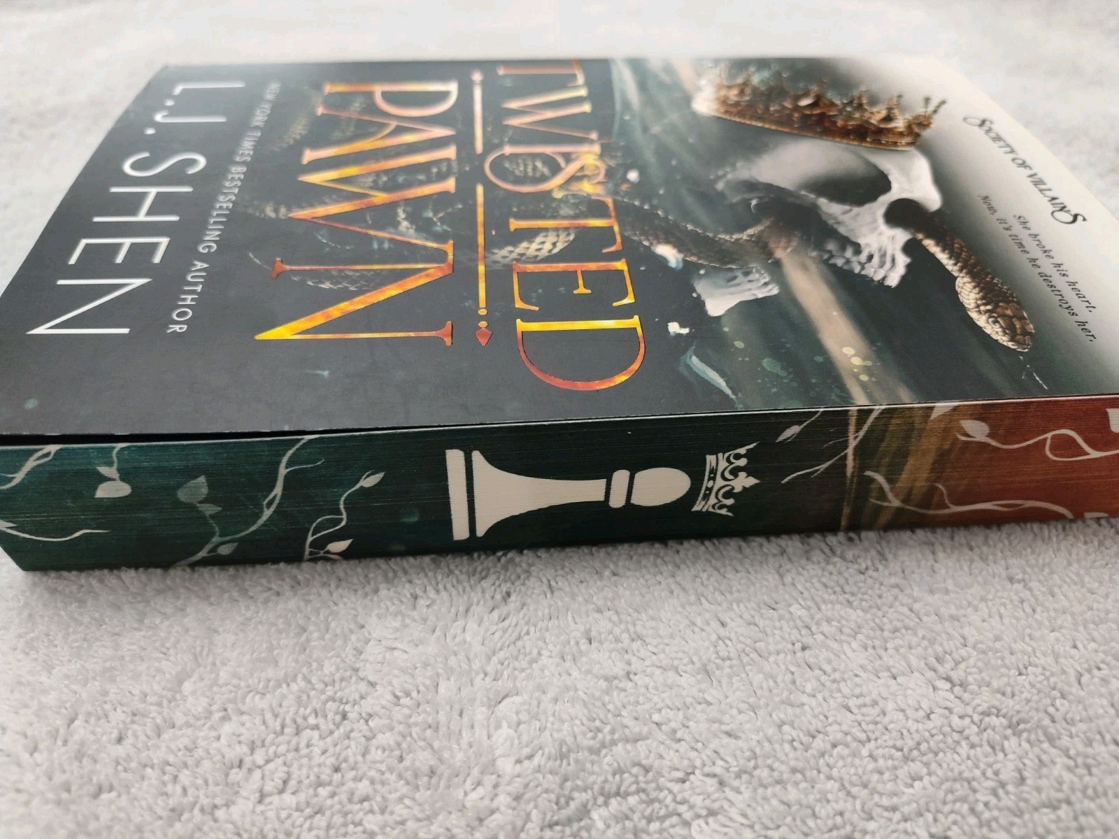 Twisted Pawn (Deluxe Edition) Paperback by Shen, L J