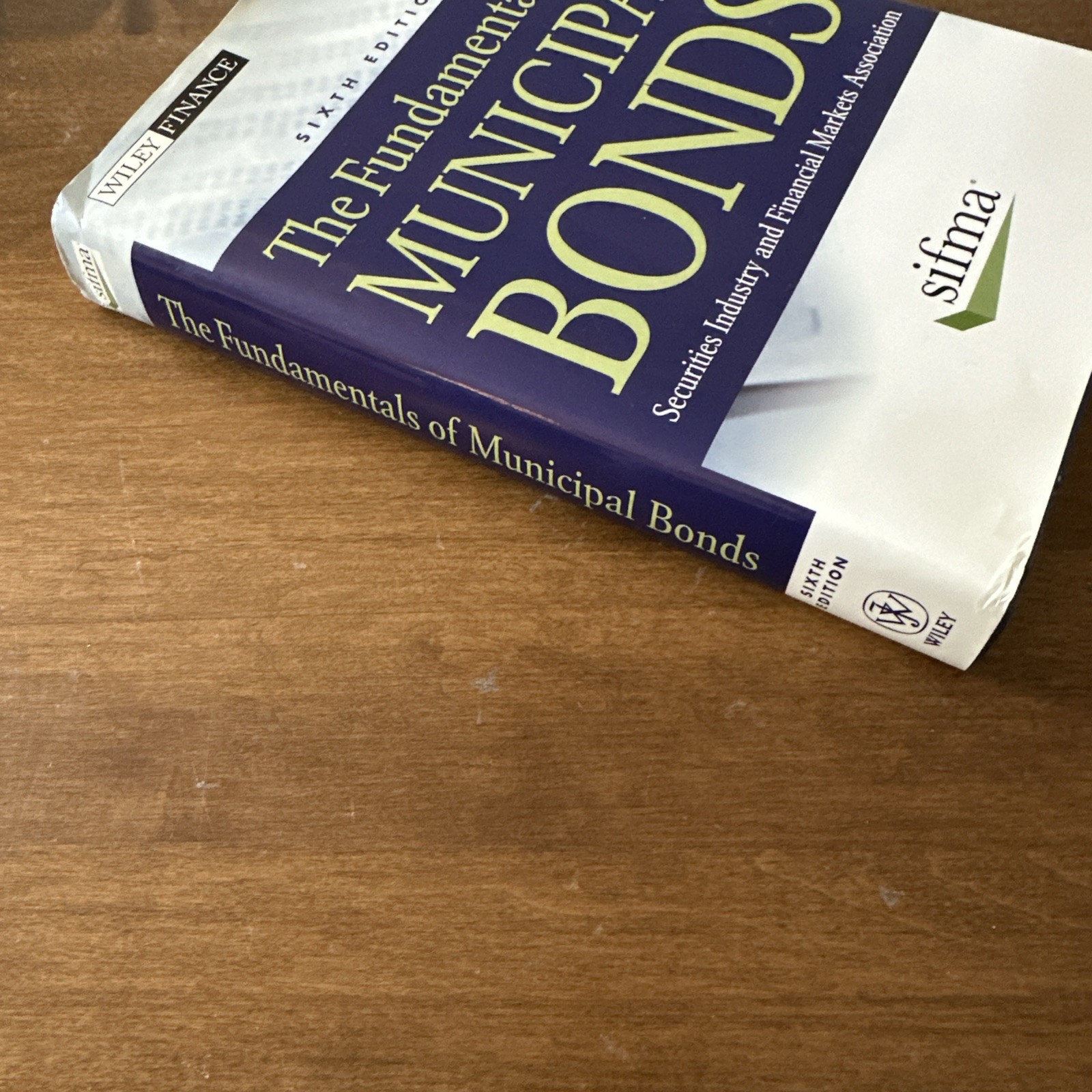 GOOD-The Fundamentals of Municipal Bonds by SIFMA-6th NO WRITING ON TEXT