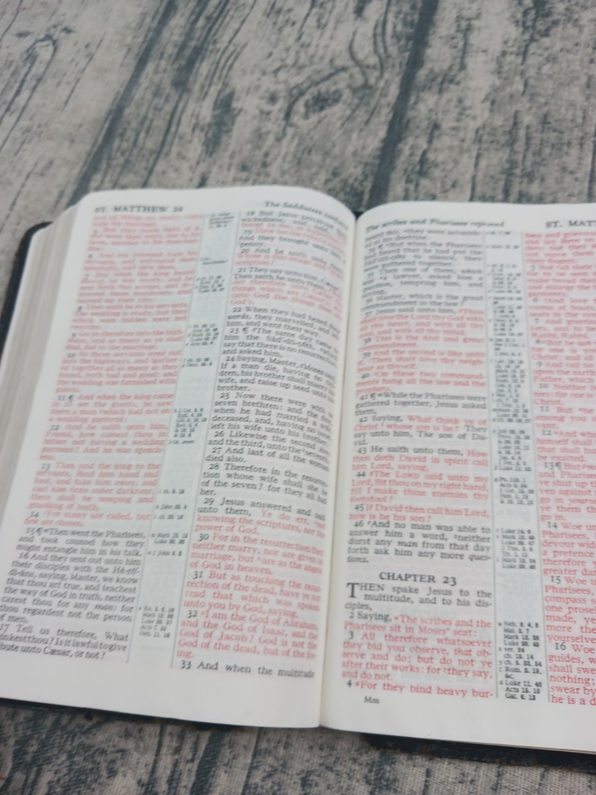 Holy Bible: Authorized King James Version (Zondervan, Concordance, Red) Pre-Own