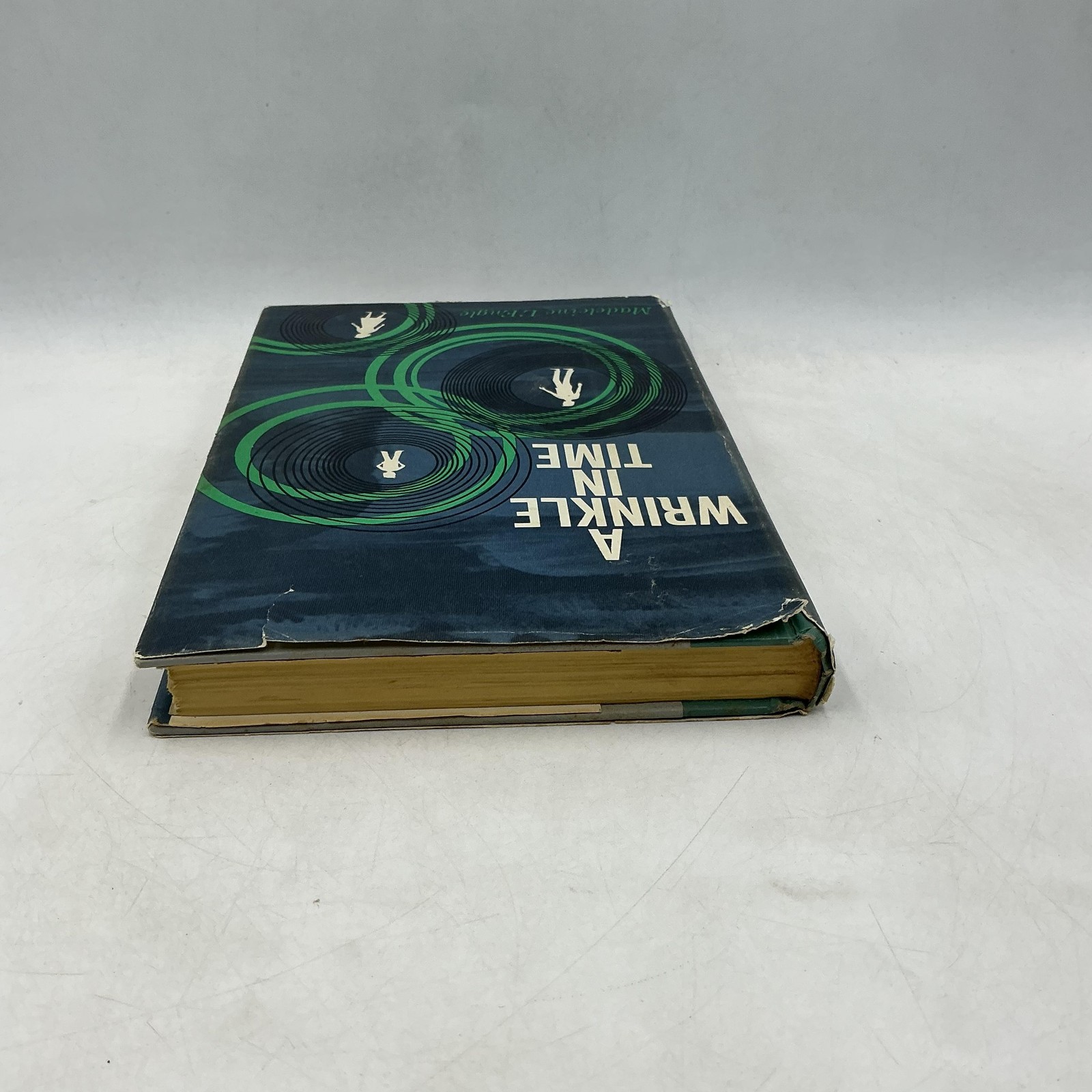 A WRINKLE IN TIME Madeleine L’Engle 1962 1st Ed HC DJ Vintage Blue BCE