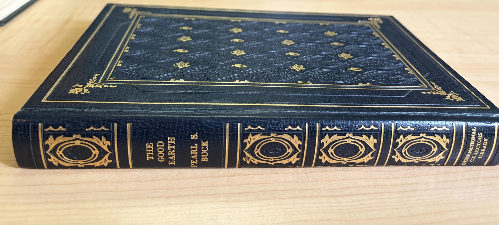 Vintage The Good Earth Pearl S. Buck HC Faux Leather Black Gilt 1949 ICL USA