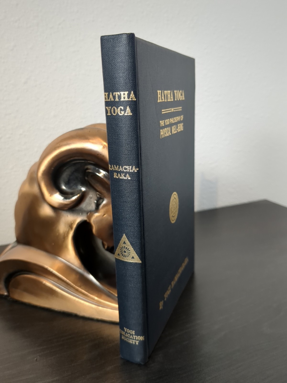 Hatha Yoga or The Yogi Philosophy of Physical Well-Being Yogi Ramacharaka HB