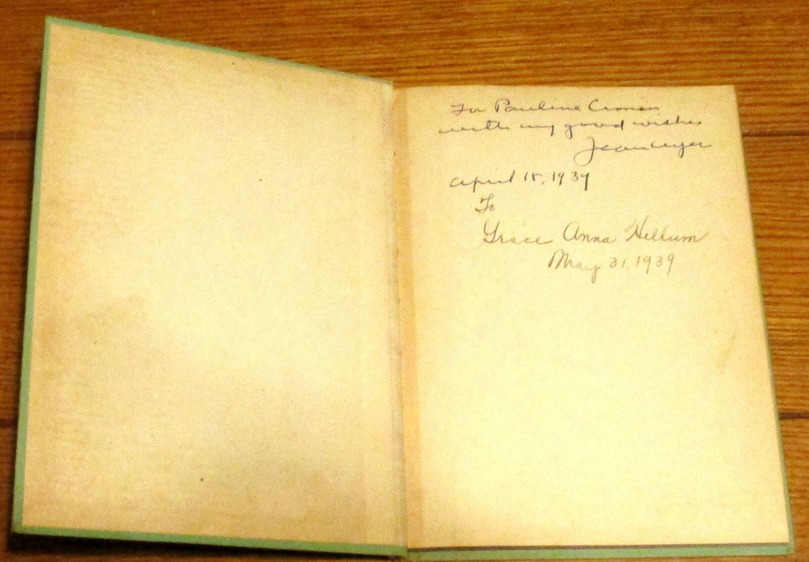 The Quins‘ Book SIGNED by Jean Ayer 1937 114 Pages H/C Photograph Book RARE!!