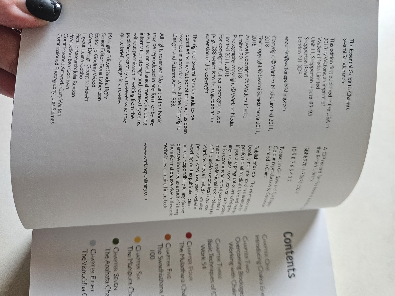 Essential Guide to Chakras – Paperback By Swami Saradananda –