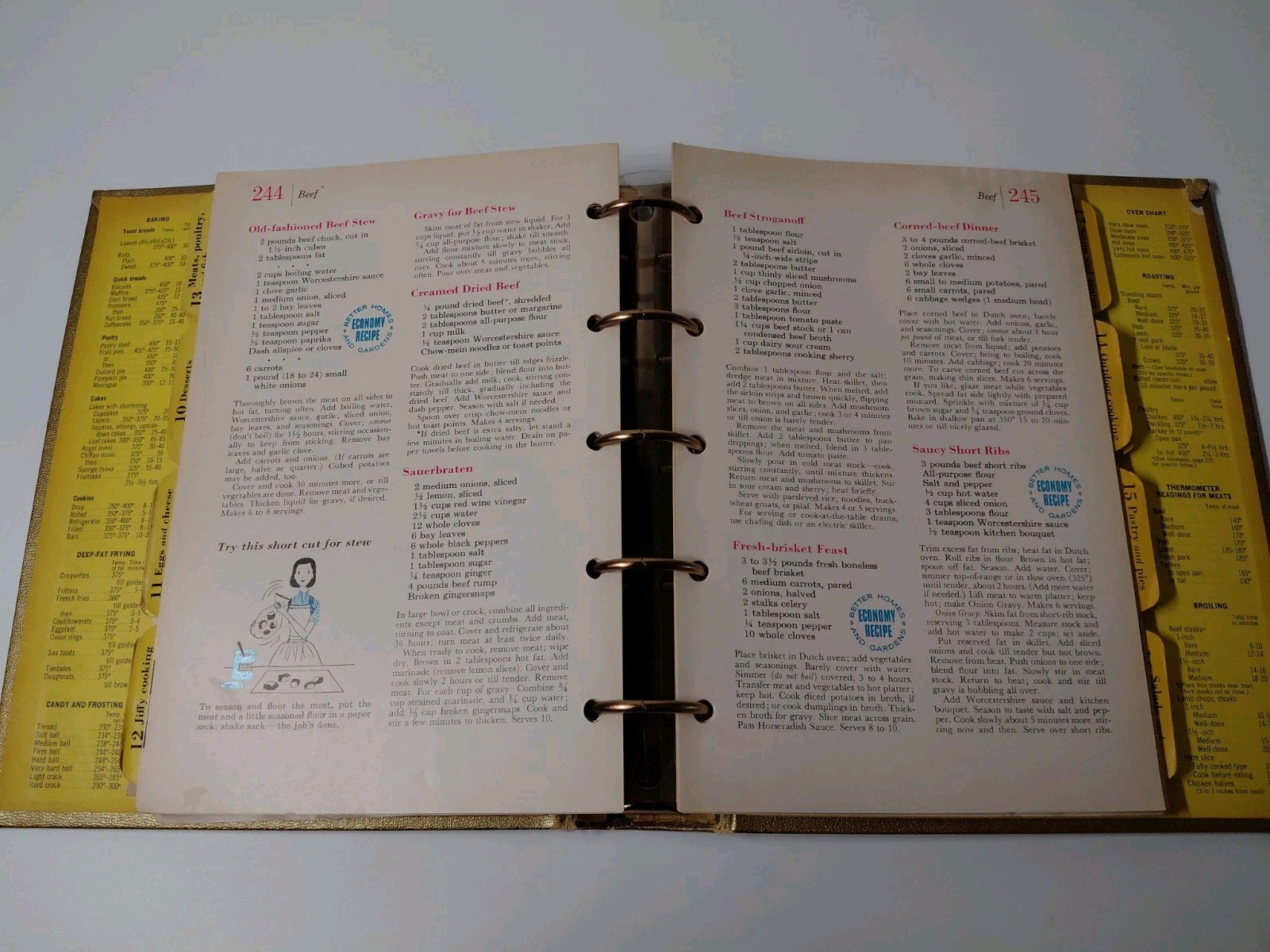Better Homes Gardens New Cook Book Gold Souvenir Edition 1965 Gold 5 Ring-Binder