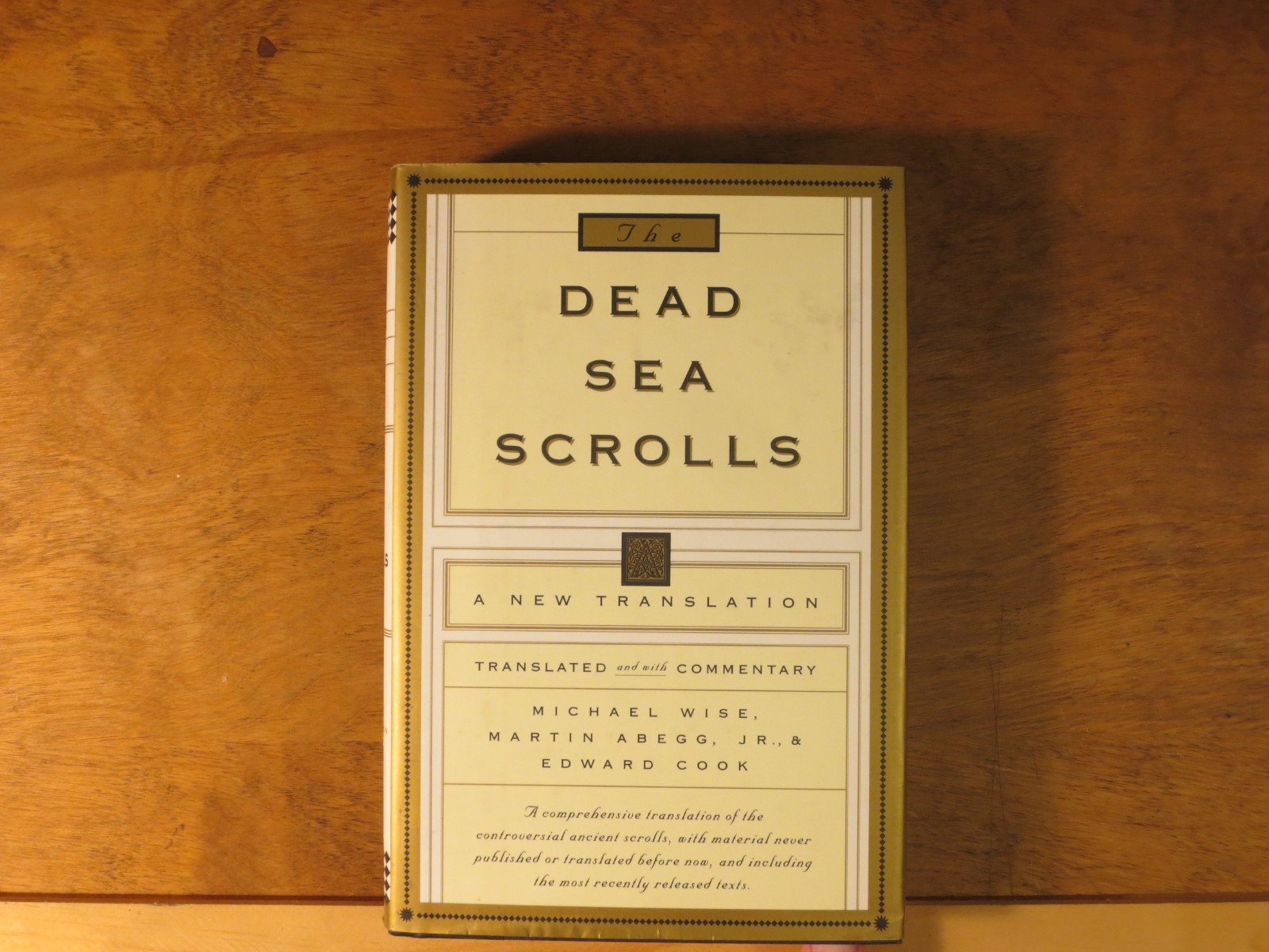 Dead Sea Scrolls : A New Translation by Michael O. Wise, Edward M. Cook Jr.,…