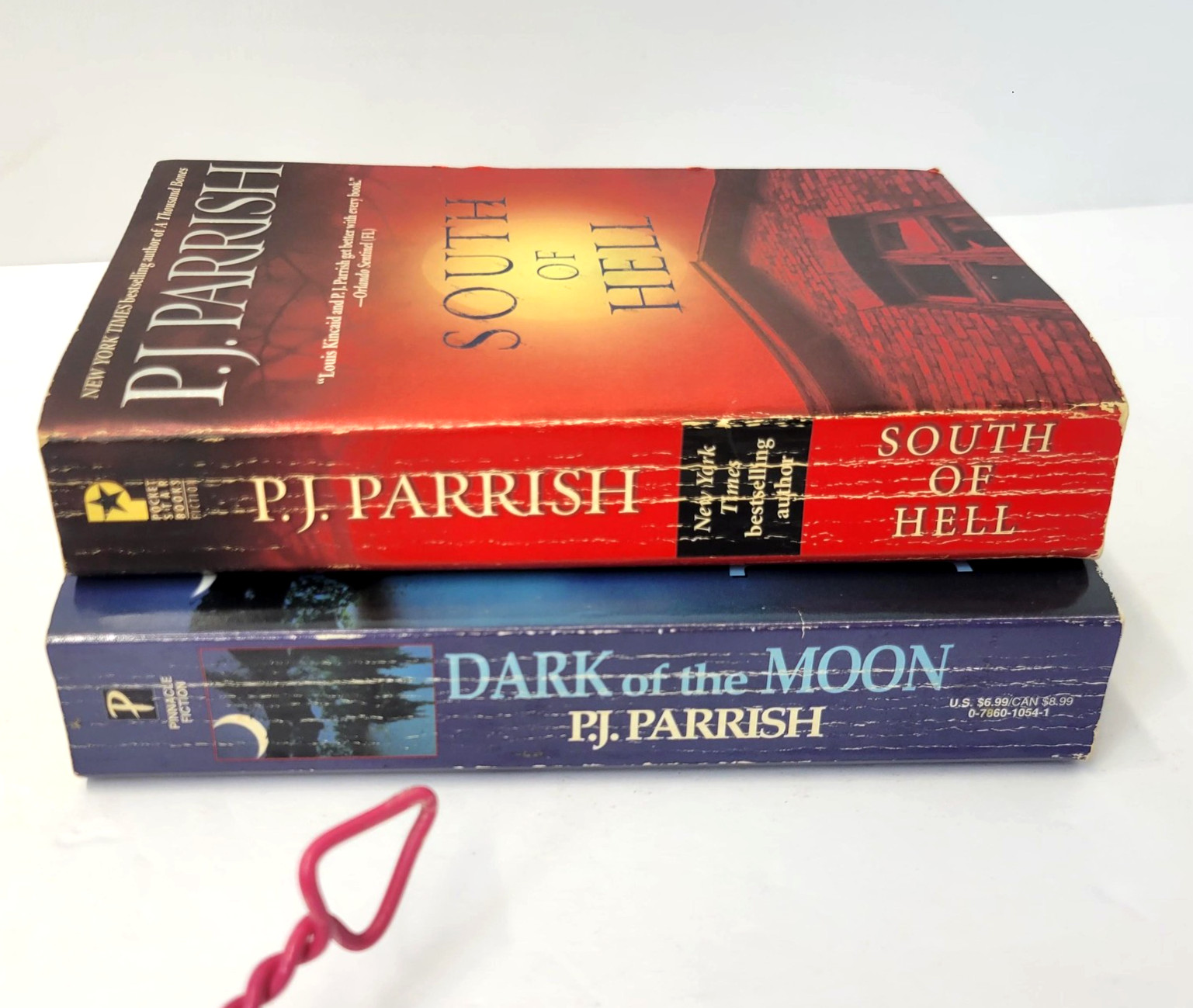 Dark Of The Moon & South Of Hell P.J. Parrish 2 Mass Market PB Lot Crime Mystery