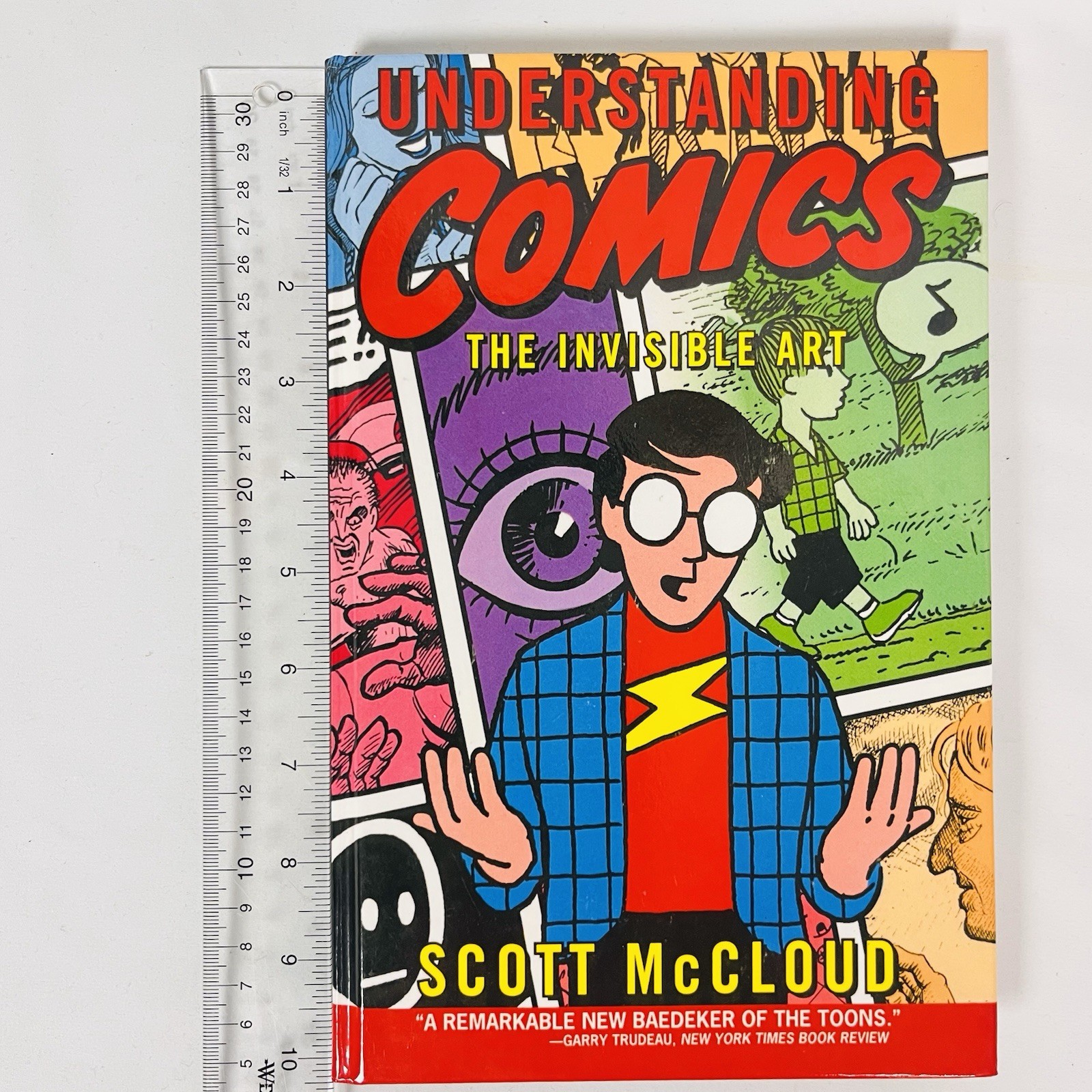 Understanding Comics: The Invisible Art by McCloud, Scott Very Good Condition