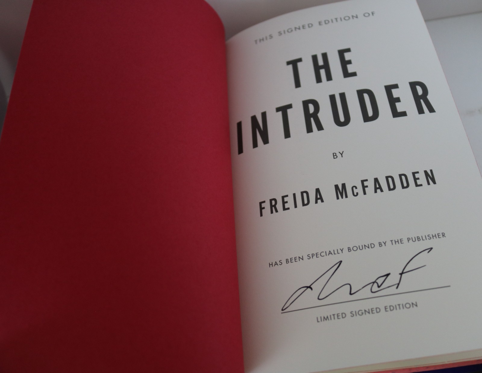 SIGNED The Intruder Freida McFadden Limited FIRST EDITION sprayed Edges hardback