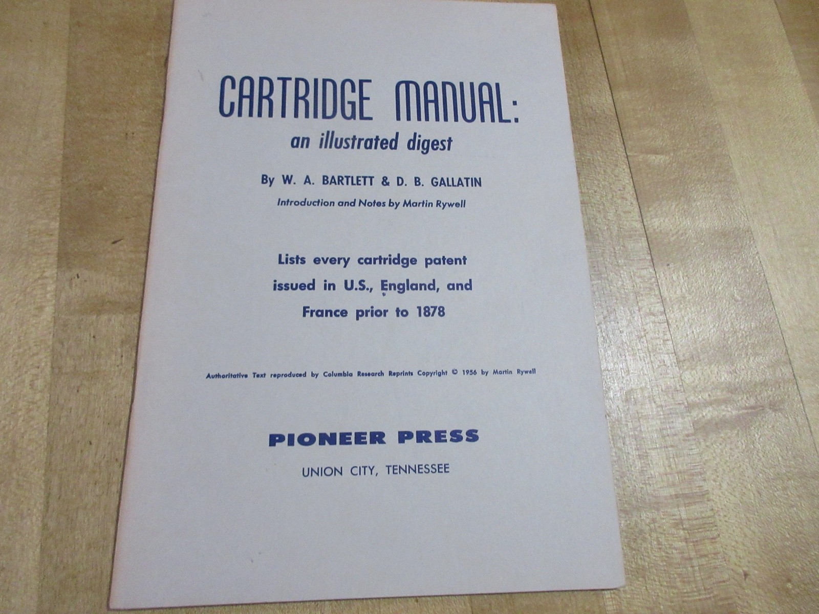 Cartridge Manual Illustrated digest by Bartlett & Gallatin 1956 paperback (w22)