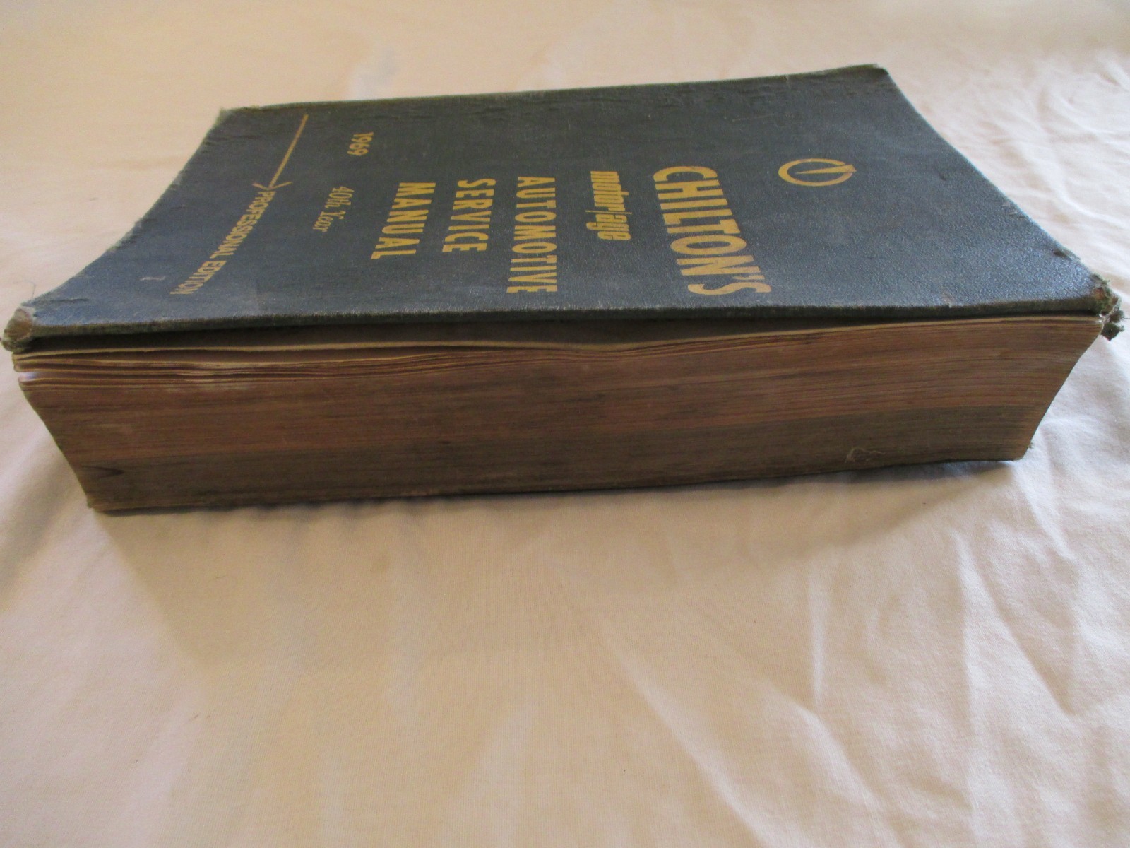 Vintage Chilton 1969 Motor Age Auto Repair Manual Hard Cover. Pro. Edition
