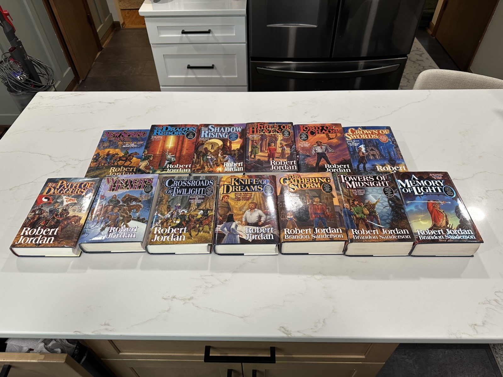 Robert Jordan THE WHEEL OF TIME HCDJ incomplete set – missing books 1 and 2