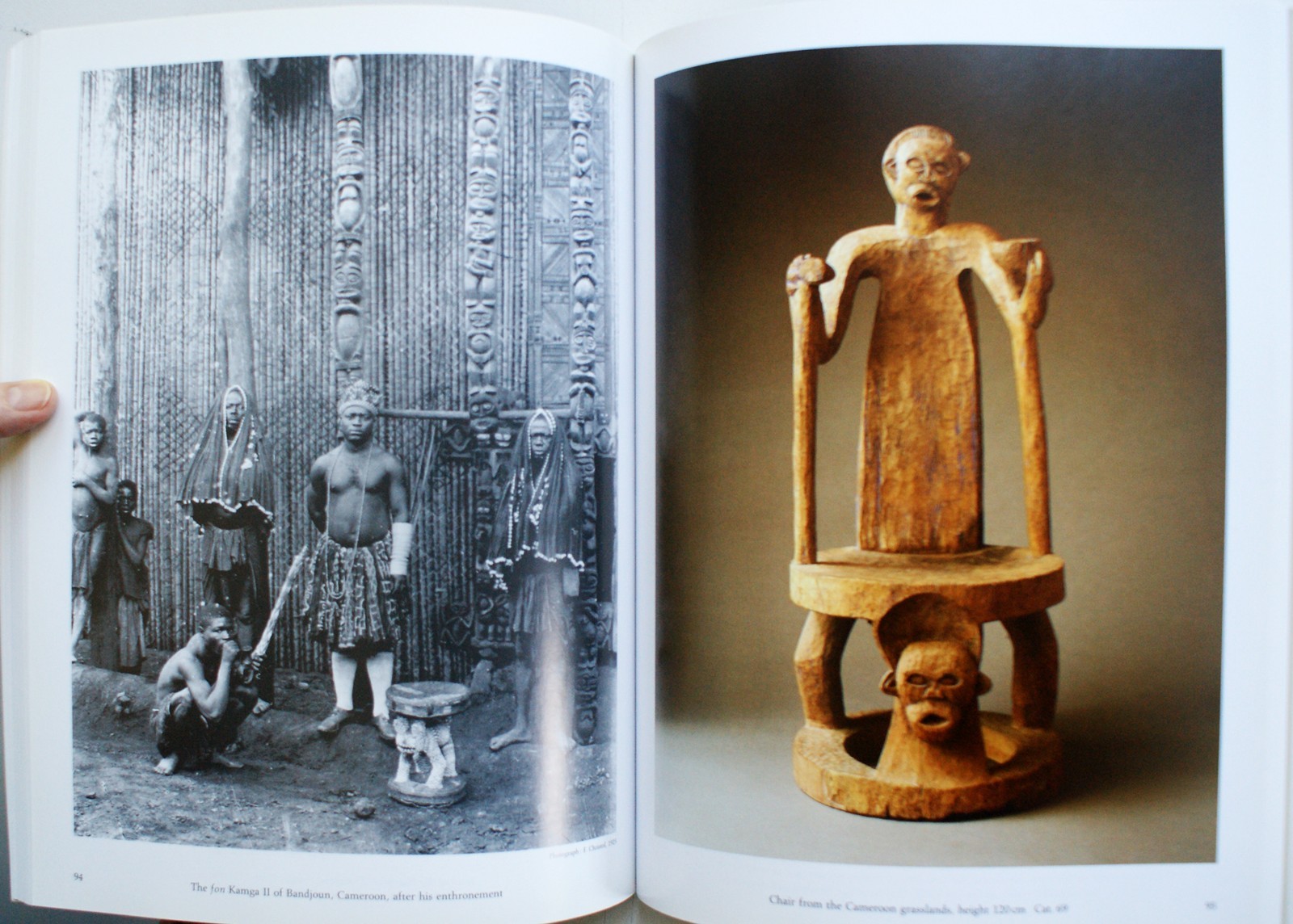 AFRICAN SEATS by Bocola , Schneebeli 2004 PB Prestel Verlag [361]