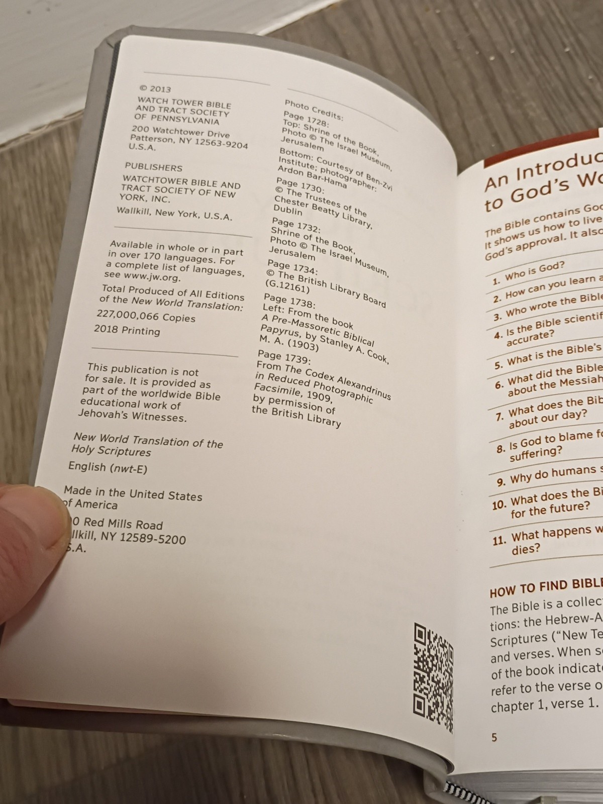 New World Translation Of The Holy Scriptures. 2018 Grey Faux Leather Bound Bible