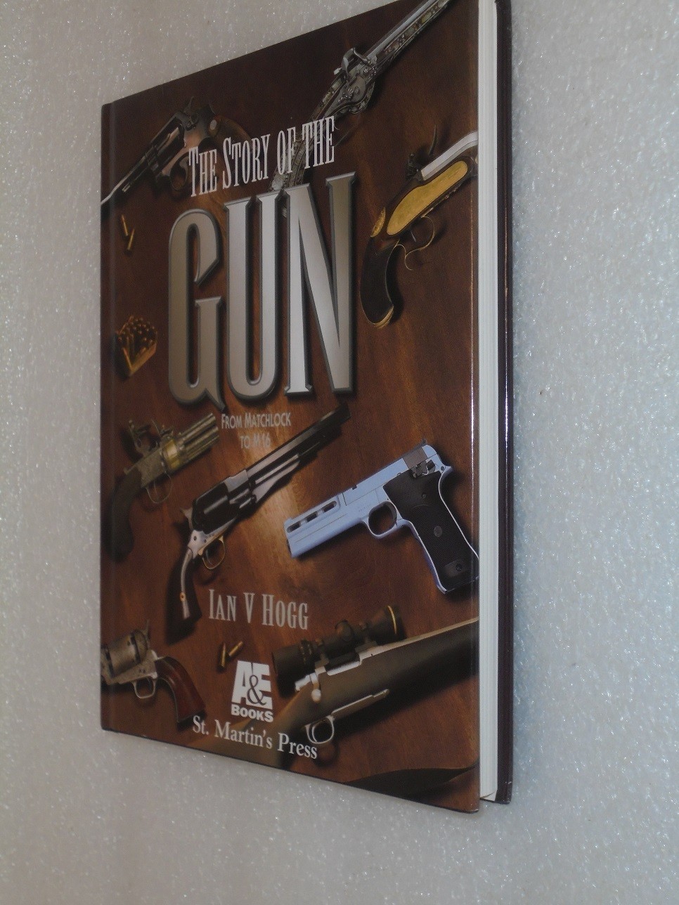 THE STORY OF THE GUN by IAN V. HOGG! BRAND NEW! EXCELLENT! SALE! SHIPS FREE!