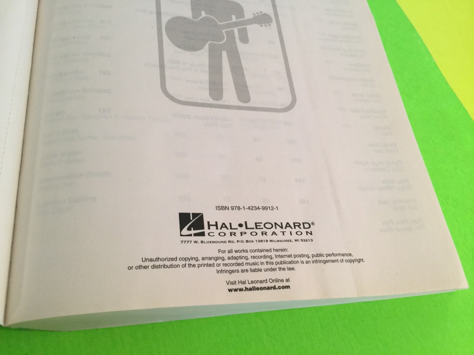 GUITAR TAB WHITE PAGES – PLAY-ALONG Hal Leonard With 6 Cds