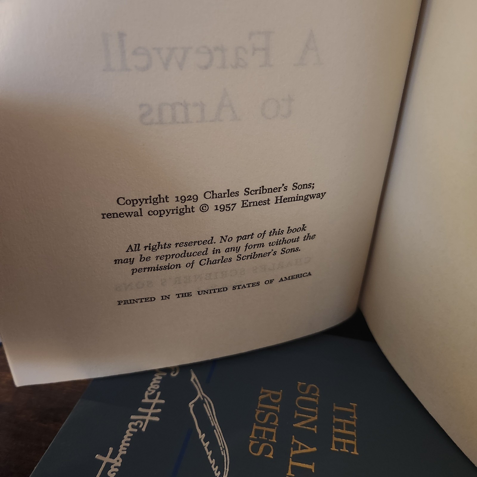 Lot of 2 Hemingway books : The Sun Also Rises (1954) & A Farewell to Arms (1957)