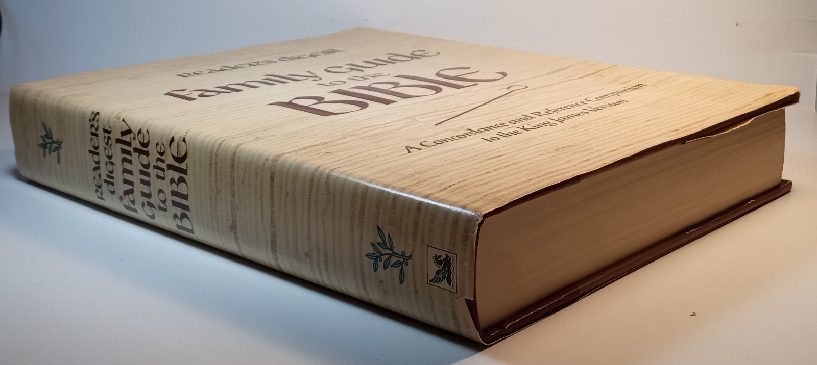 Readers Digest Family Guide To The Bible 832 Pages