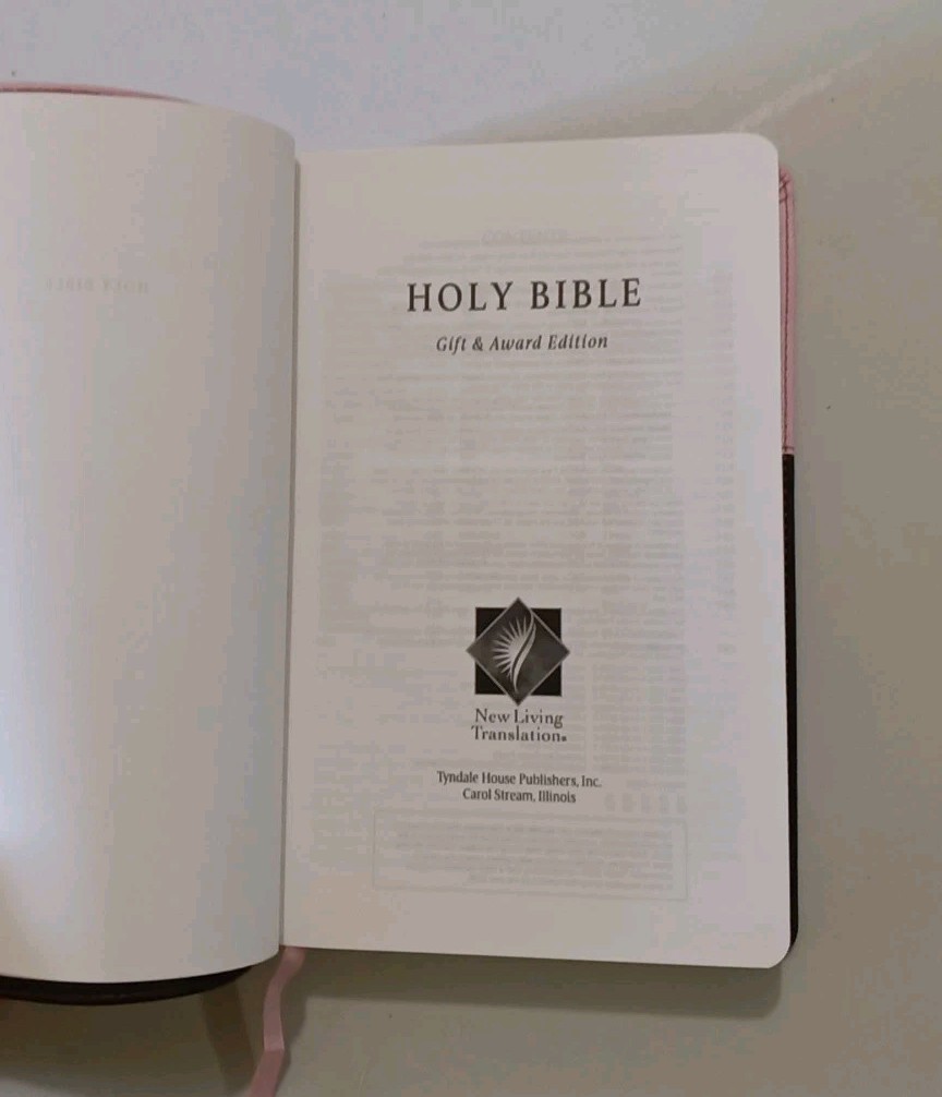Rare „Holy Bible Gift & Award Edition“ New Living Translation Softcover Pink