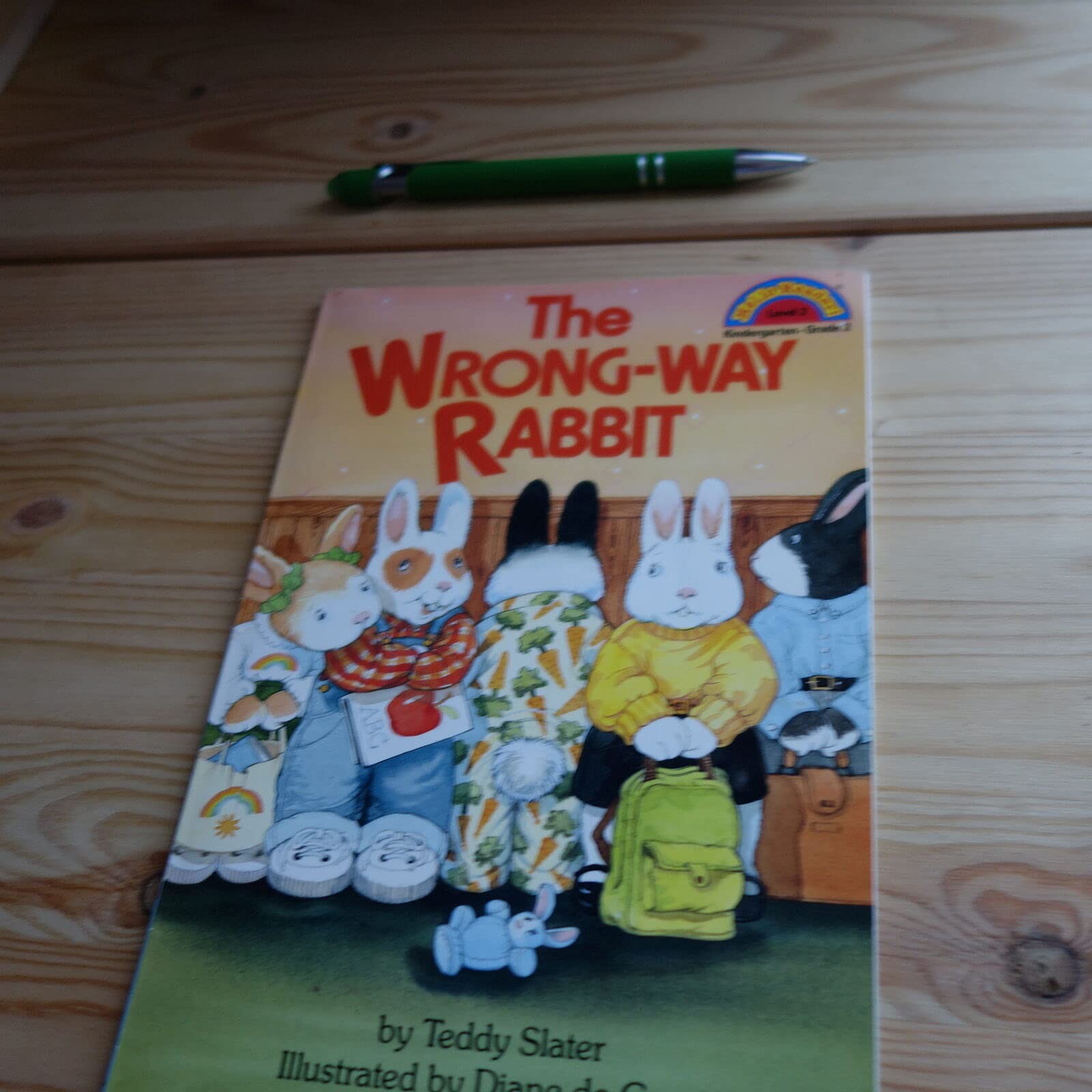The Wrong-Way Rabbit (Hello Reader) – Slater, Teddy|Groat, Diane De – Accept…