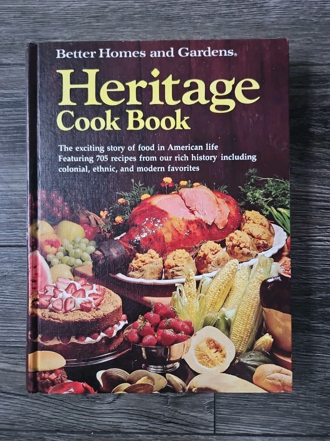 Heritage Cook Book Better Homes and Gardens 1975 Hardcover + Slipcover Gold Page