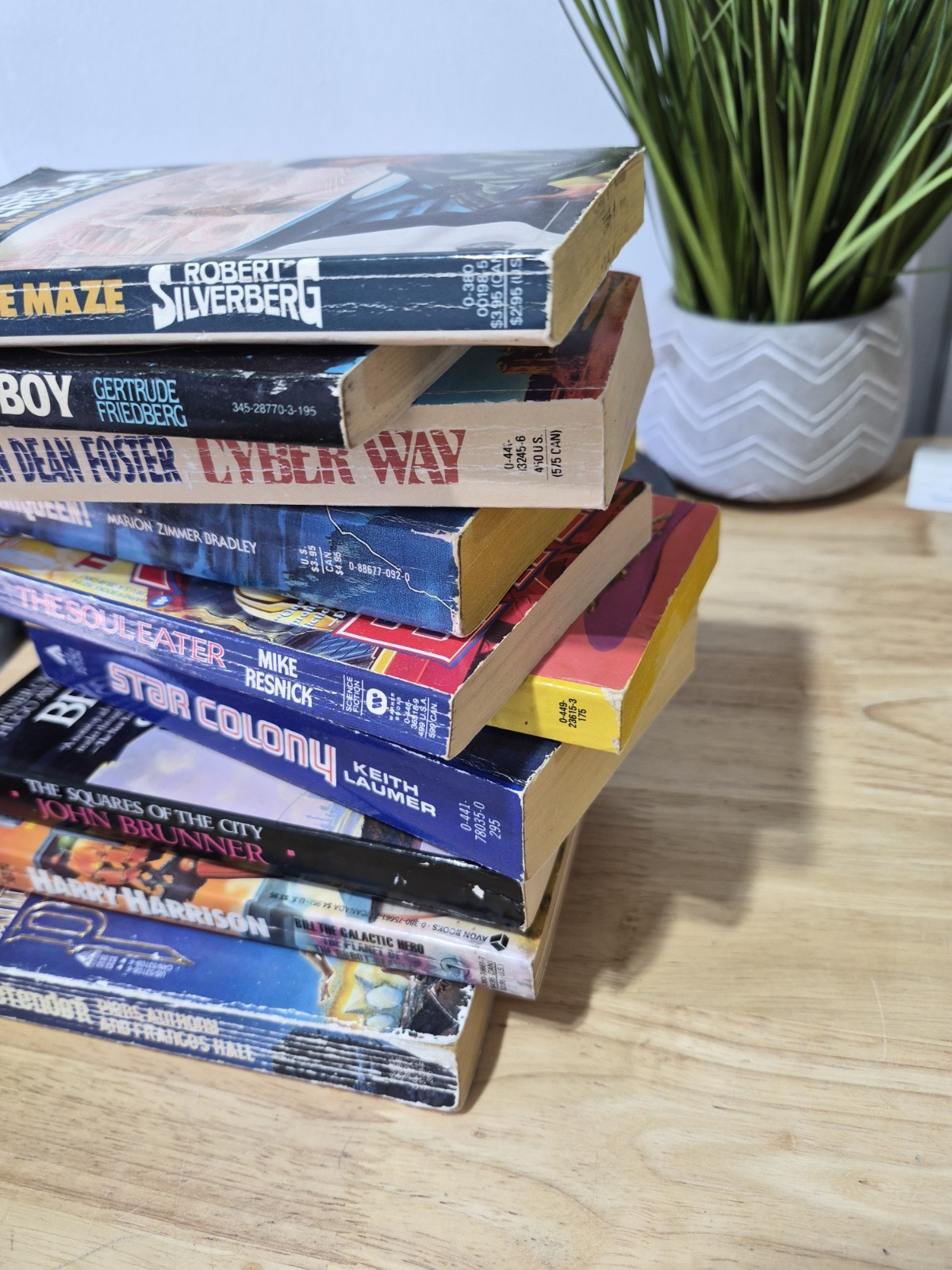 Lot Of 10 Sci Fi Paperback Books TITLES SEEN