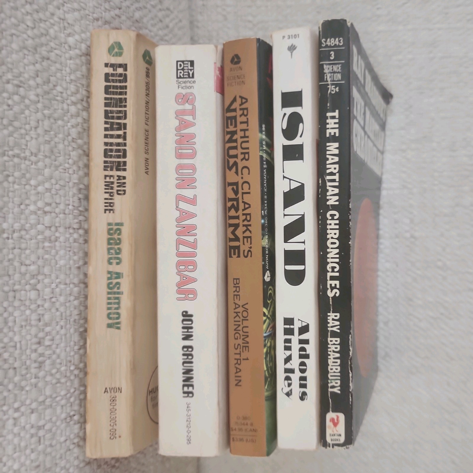 Sci-Fi books HUXLEY, Bradbury, Clarke, Brunner, asimov, ISLAND, zanzibar, founda