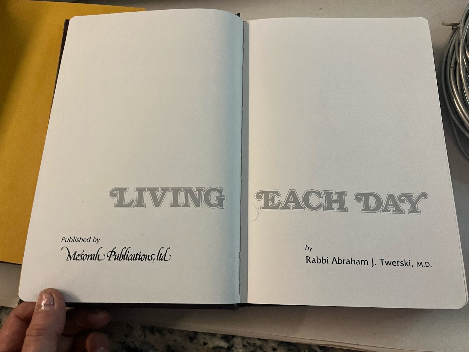 Living Each Week (Artscroll Series) – Hardcover By Abraham J. Twerski -Excellent
