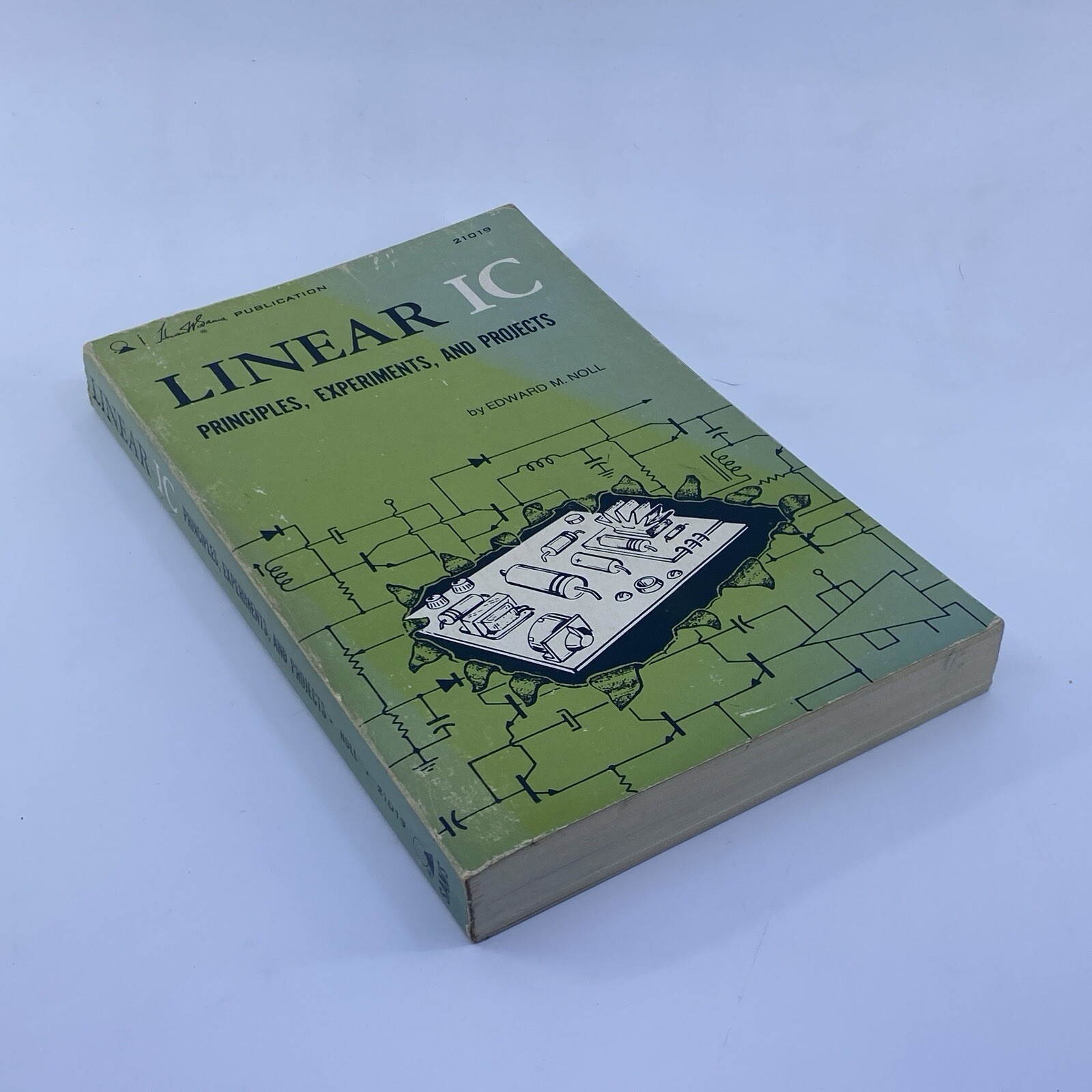 LINEAR IC: PRINCIPLES, EXPERIMENTS, & PROJECTS, Edward Noll 1971, 1st Ed. Sams