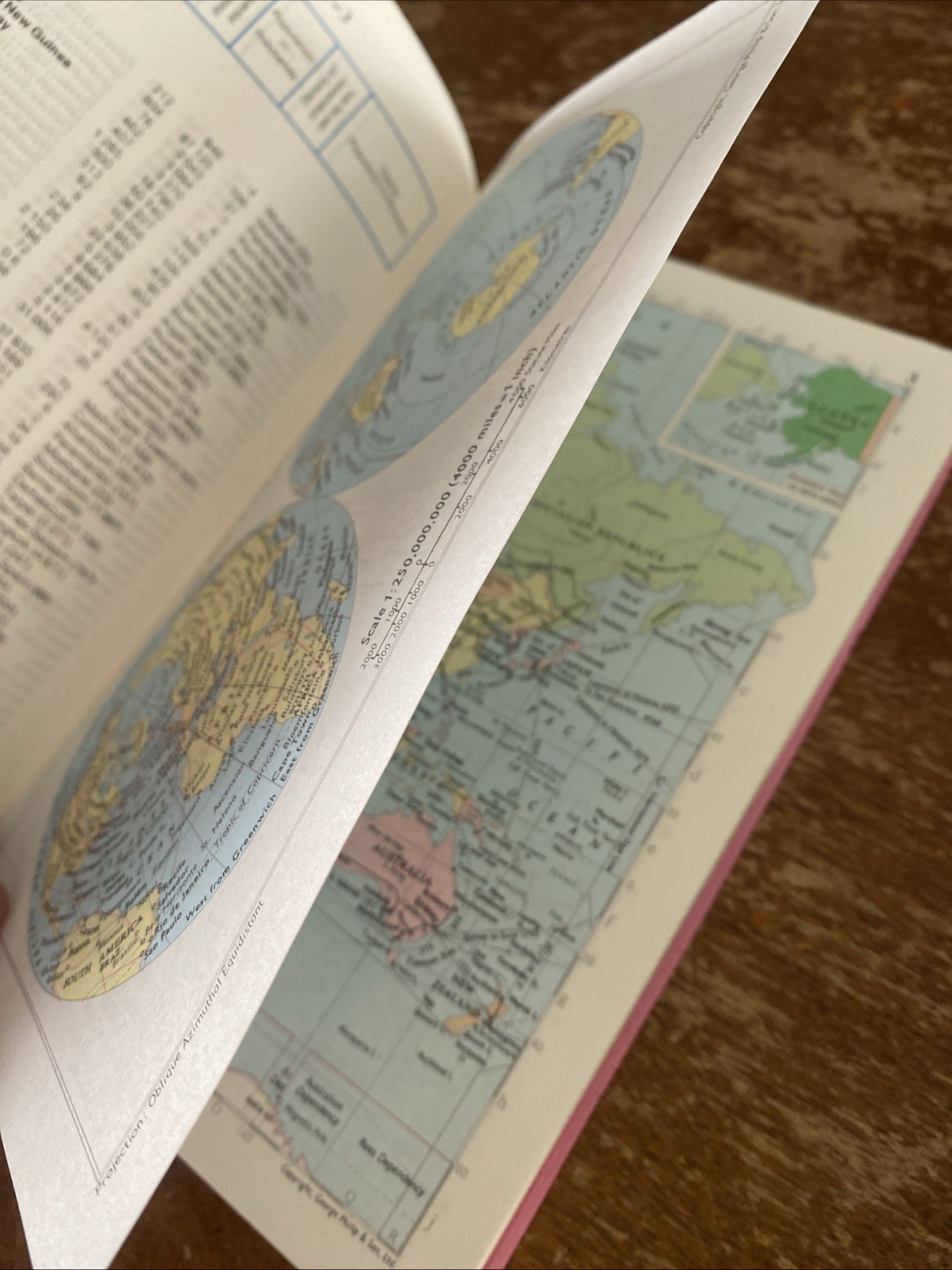 1985 Philips Pocket Atlas Of The World W/Betrilol Angina Med Stamp And Ad