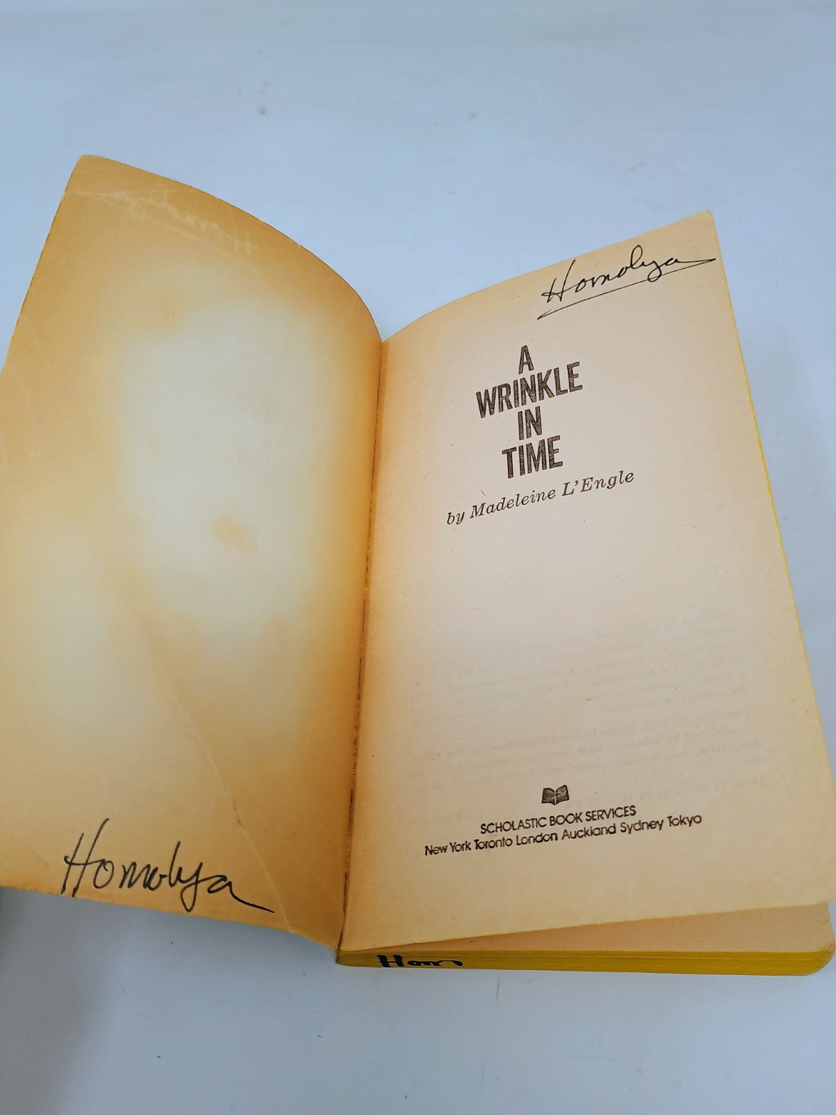 A Wrinkle In Time Madeleine L’Engle Scholastic PB 1962 8th printing