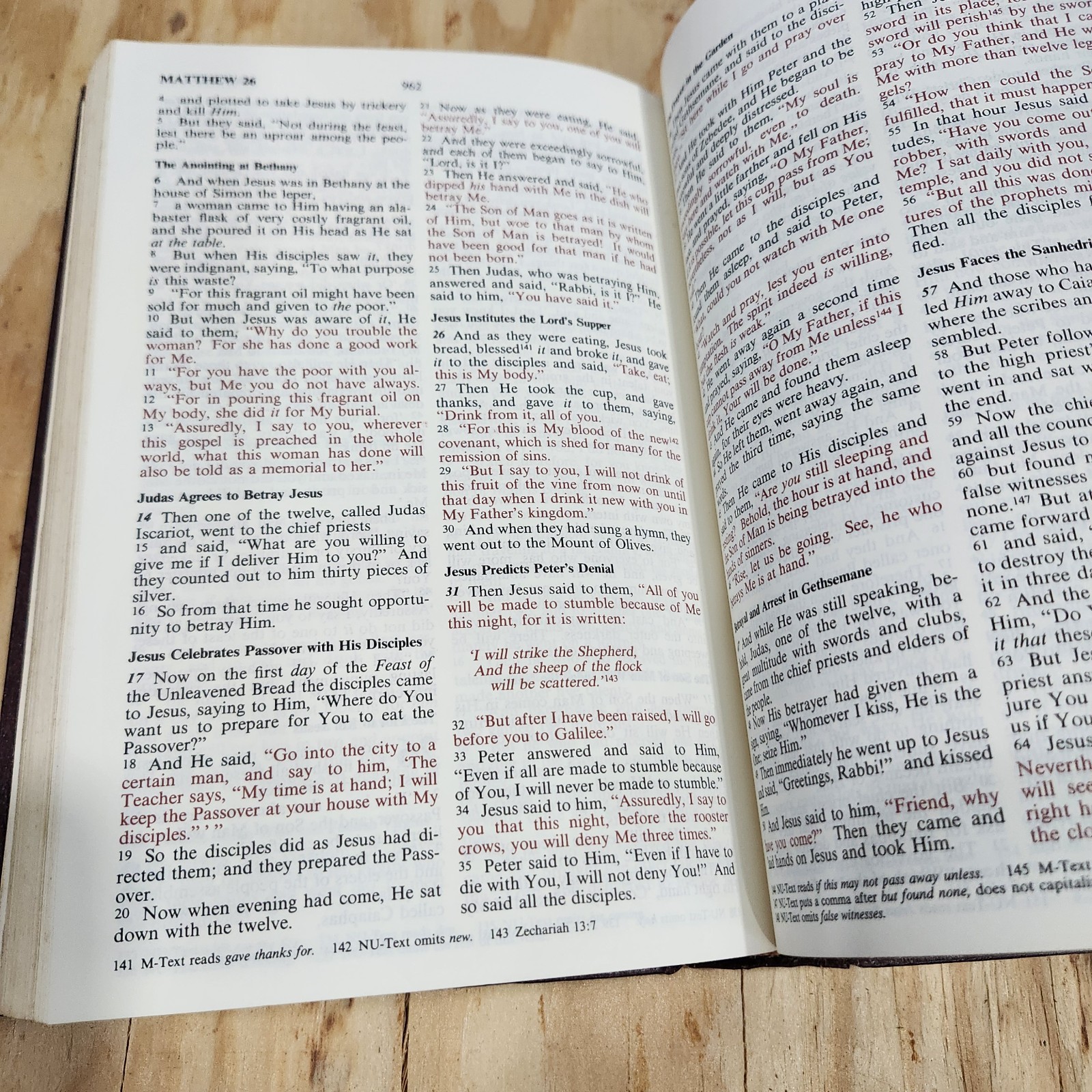 The Holy Bible The New King James Version Thomas Nelson Publishers 1982